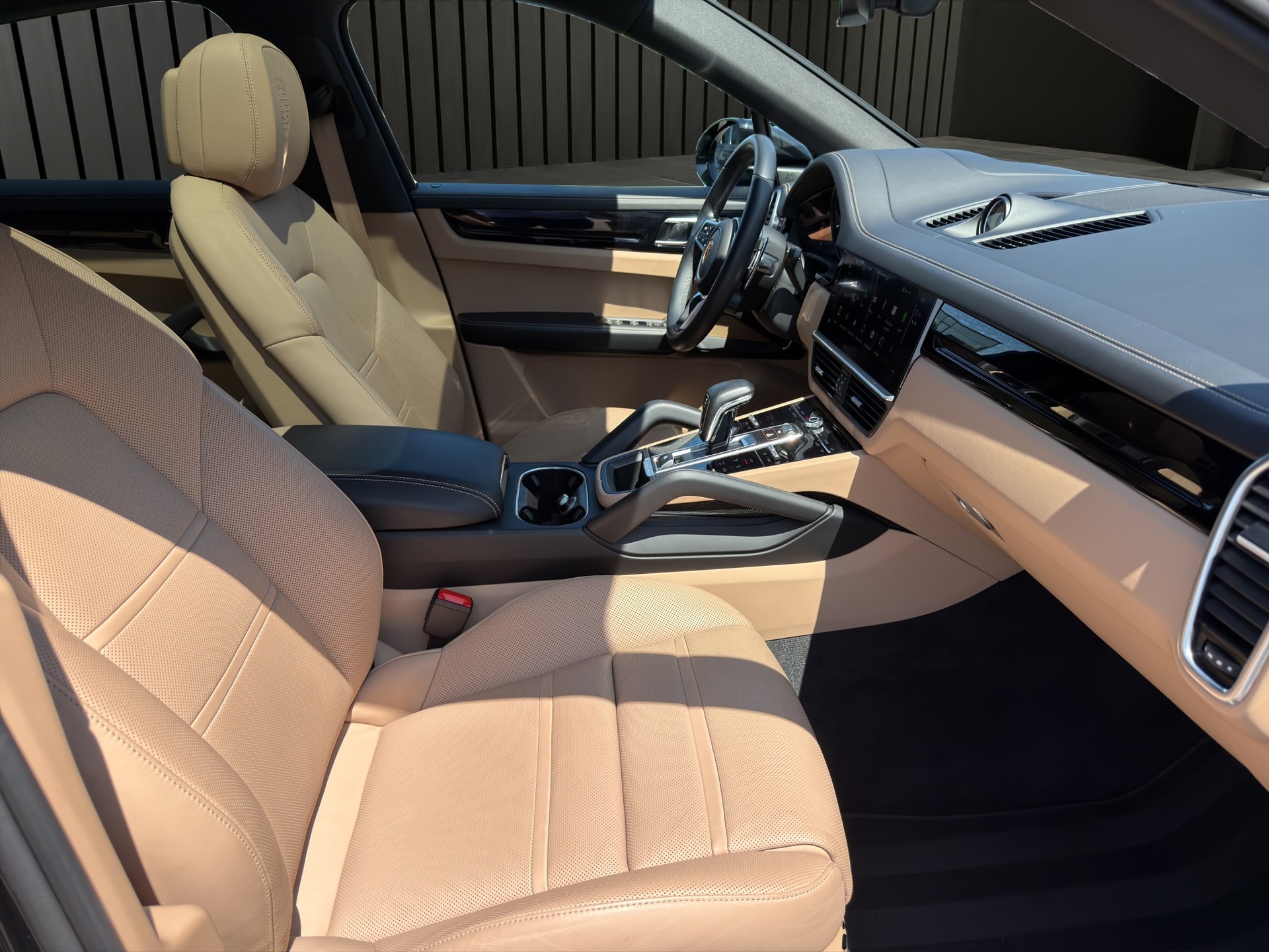 PORSCHE Cayenne Coupé 3.0 V6 E-Hybrid-image-15