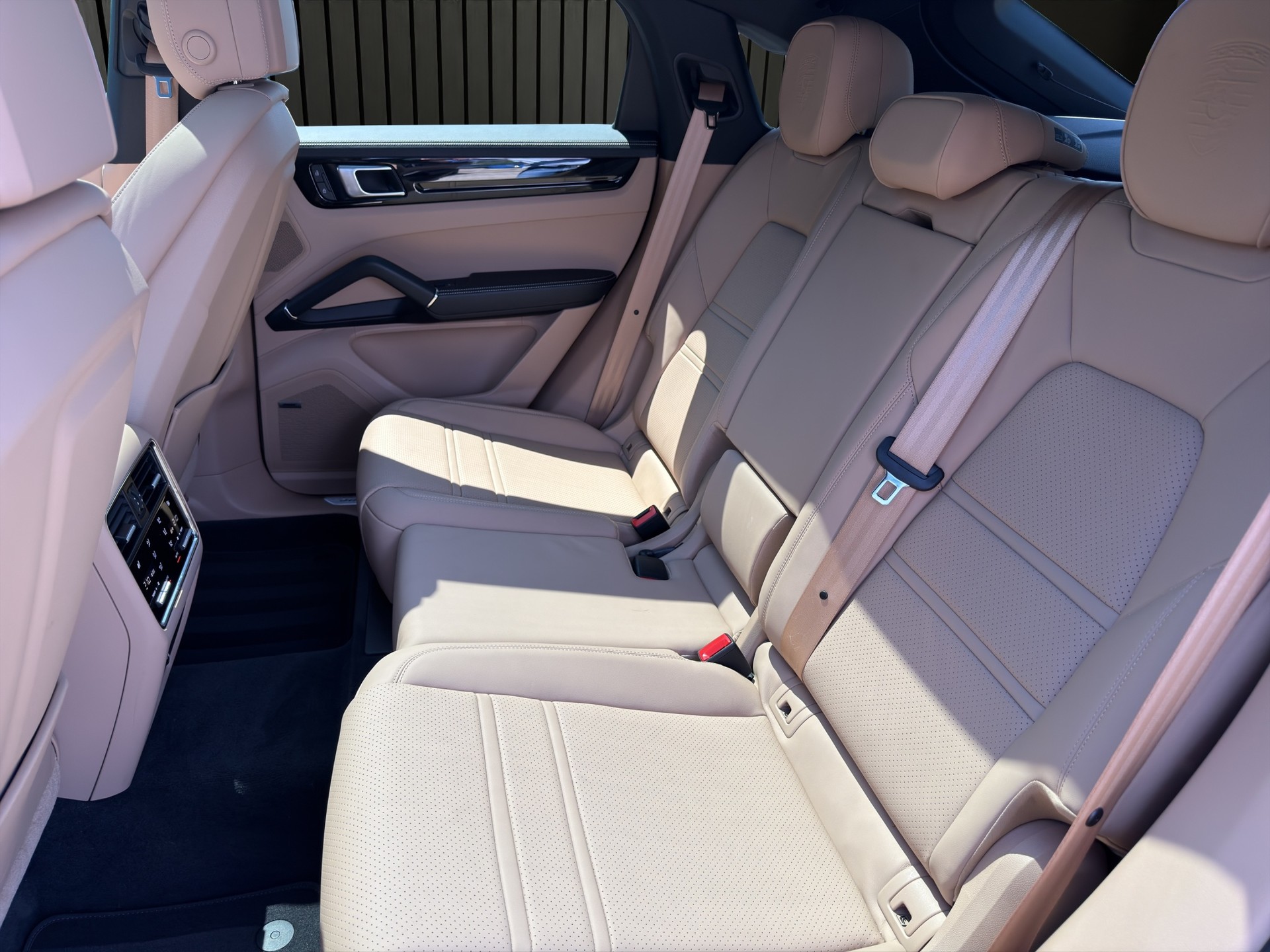 PORSCHE Cayenne Coupé 3.0 V6 E-Hybrid-image-11