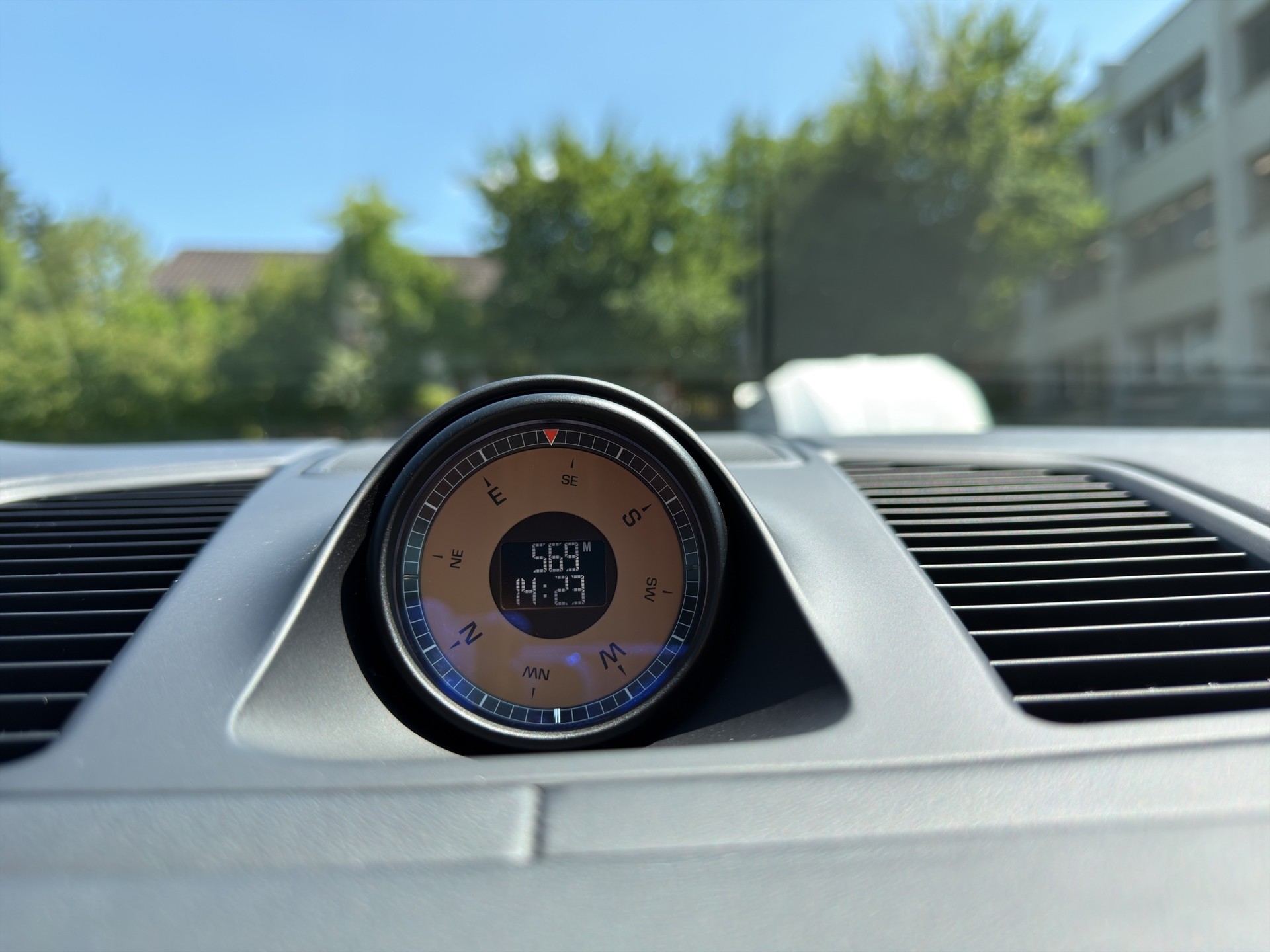 PORSCHE Cayenne Coupé 3.0 V6 E-Hybrid-image-21
