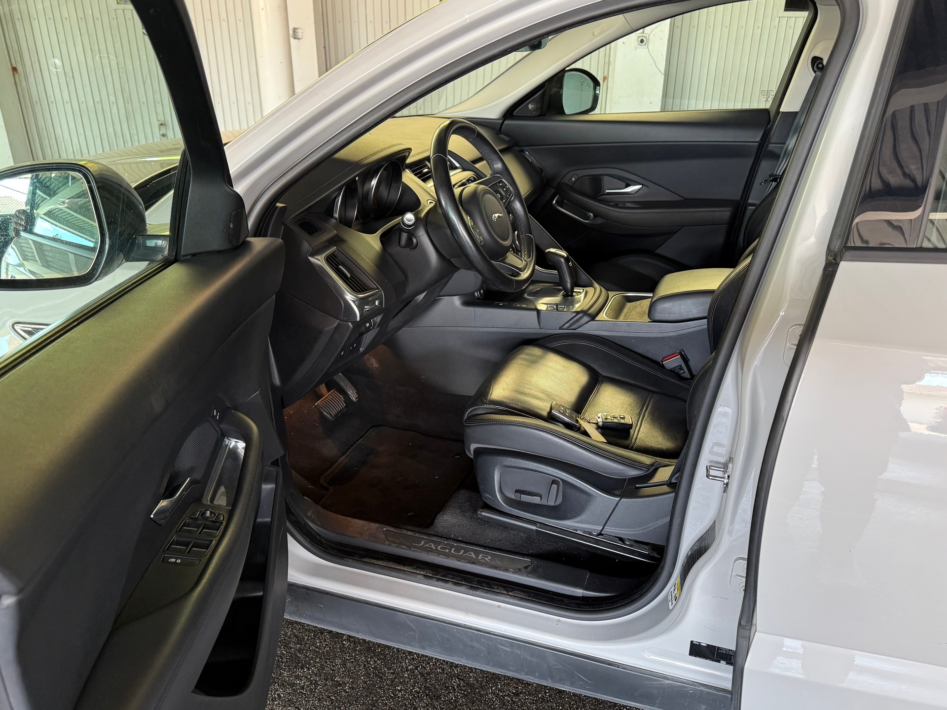 JAGUAR E-Pace 2.0d D150 AWD Automatik-image-8
