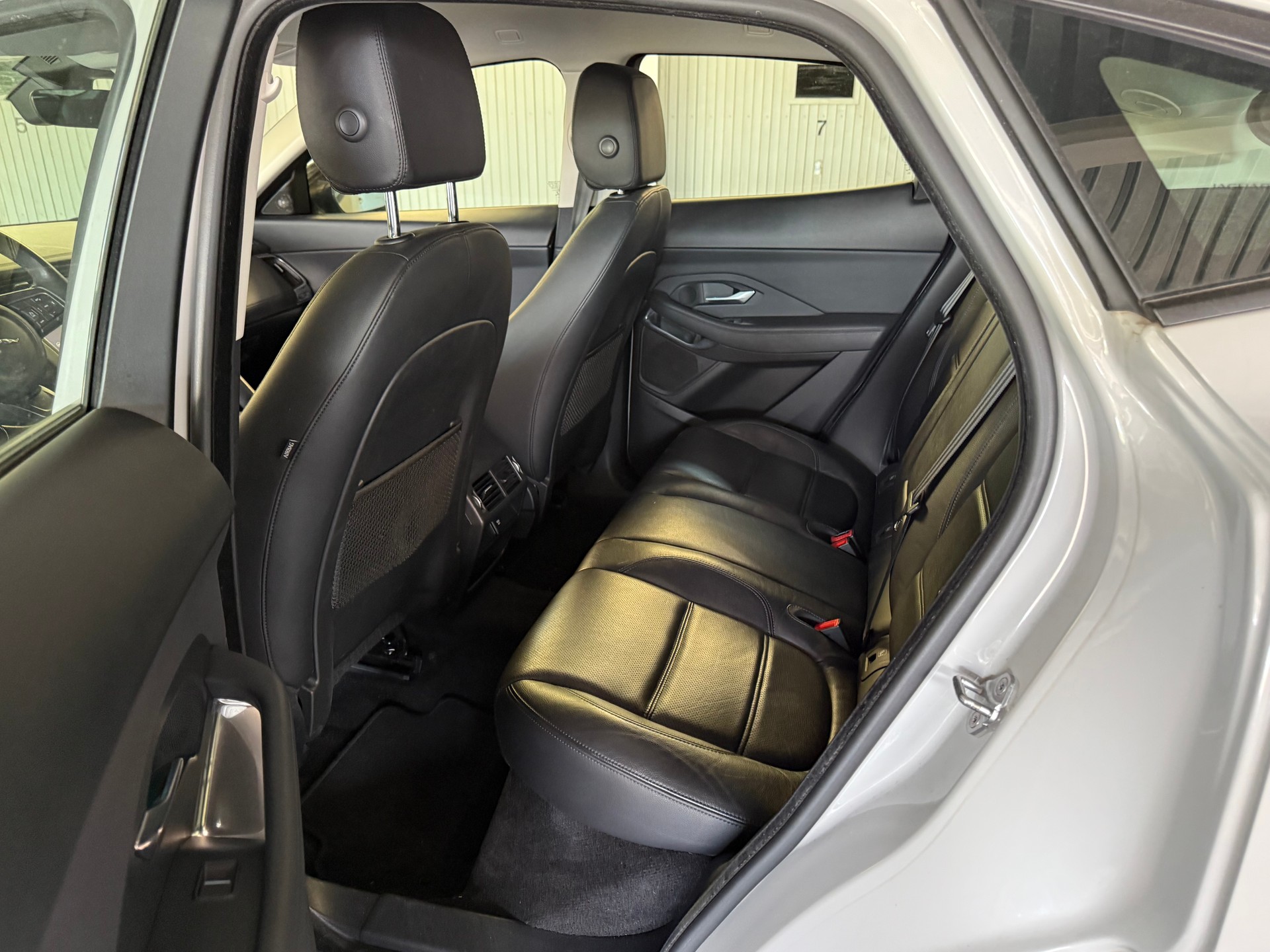 JAGUAR E-Pace 2.0d D150 AWD Automatik-image-10