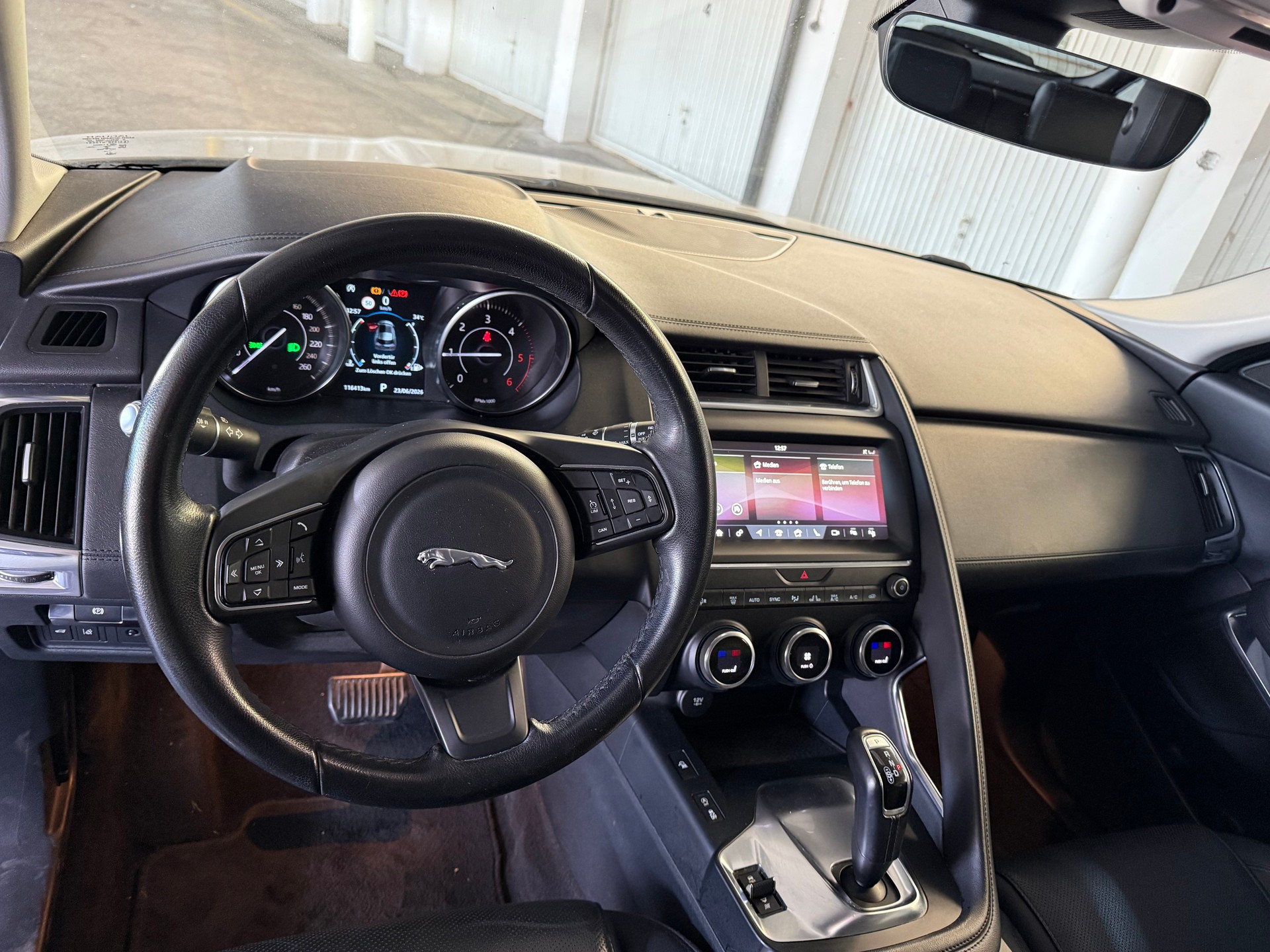 JAGUAR E-Pace 2.0d D150 AWD Automatik-image-9