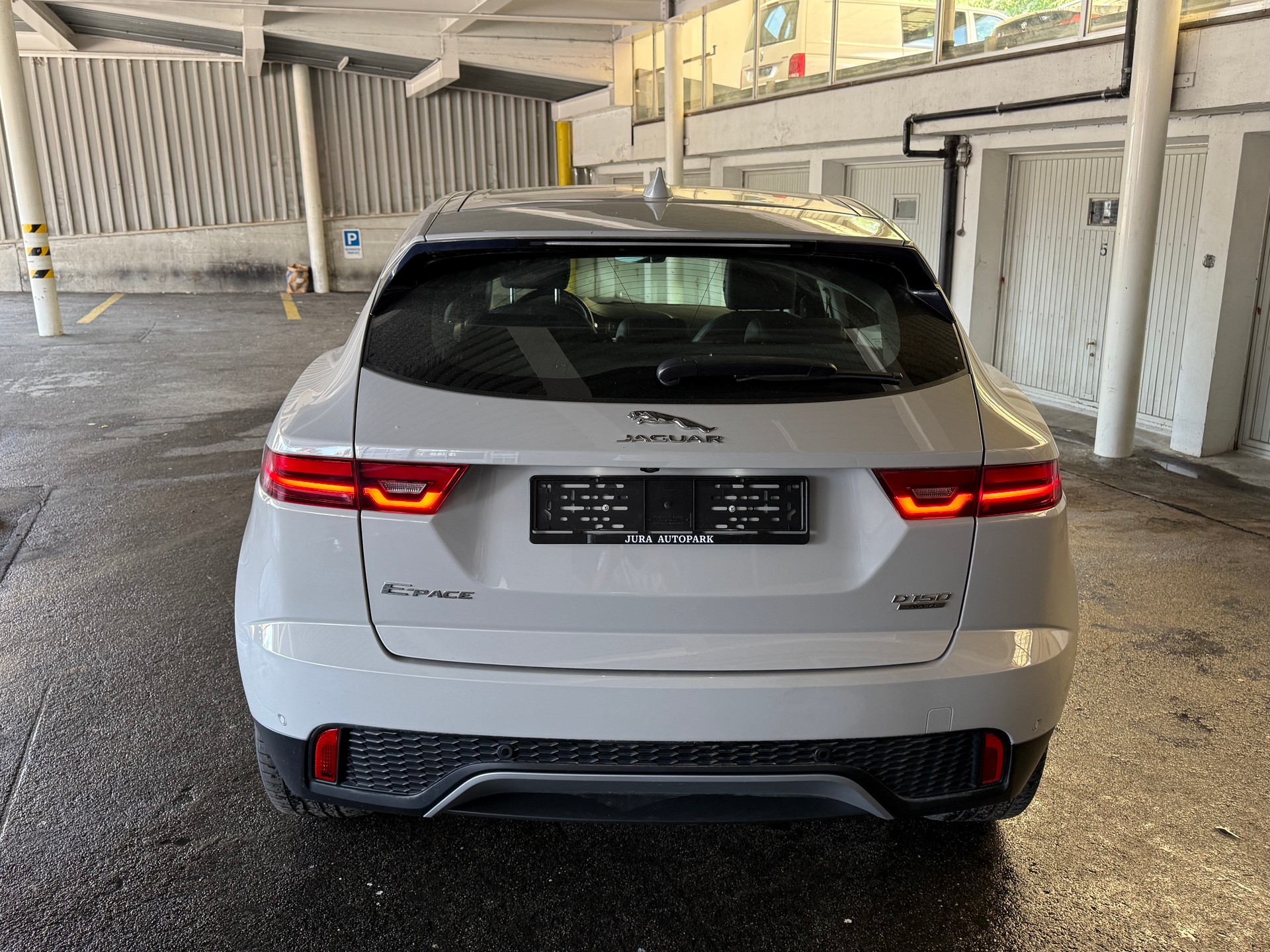 JAGUAR E-Pace 2.0d D150 AWD Automatik-image-5