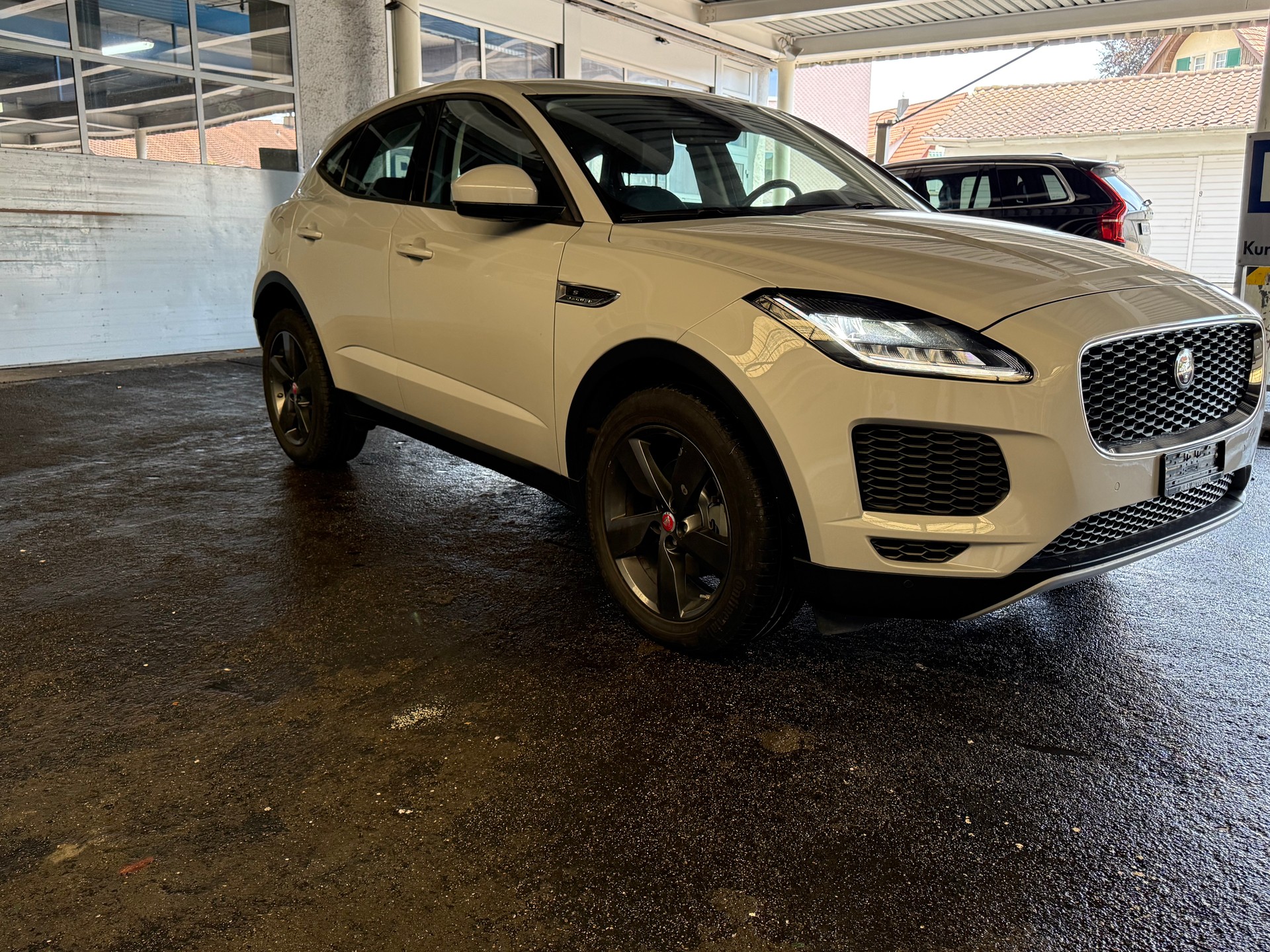 JAGUAR E-Pace 2.0d D150 AWD Automatik-image-1