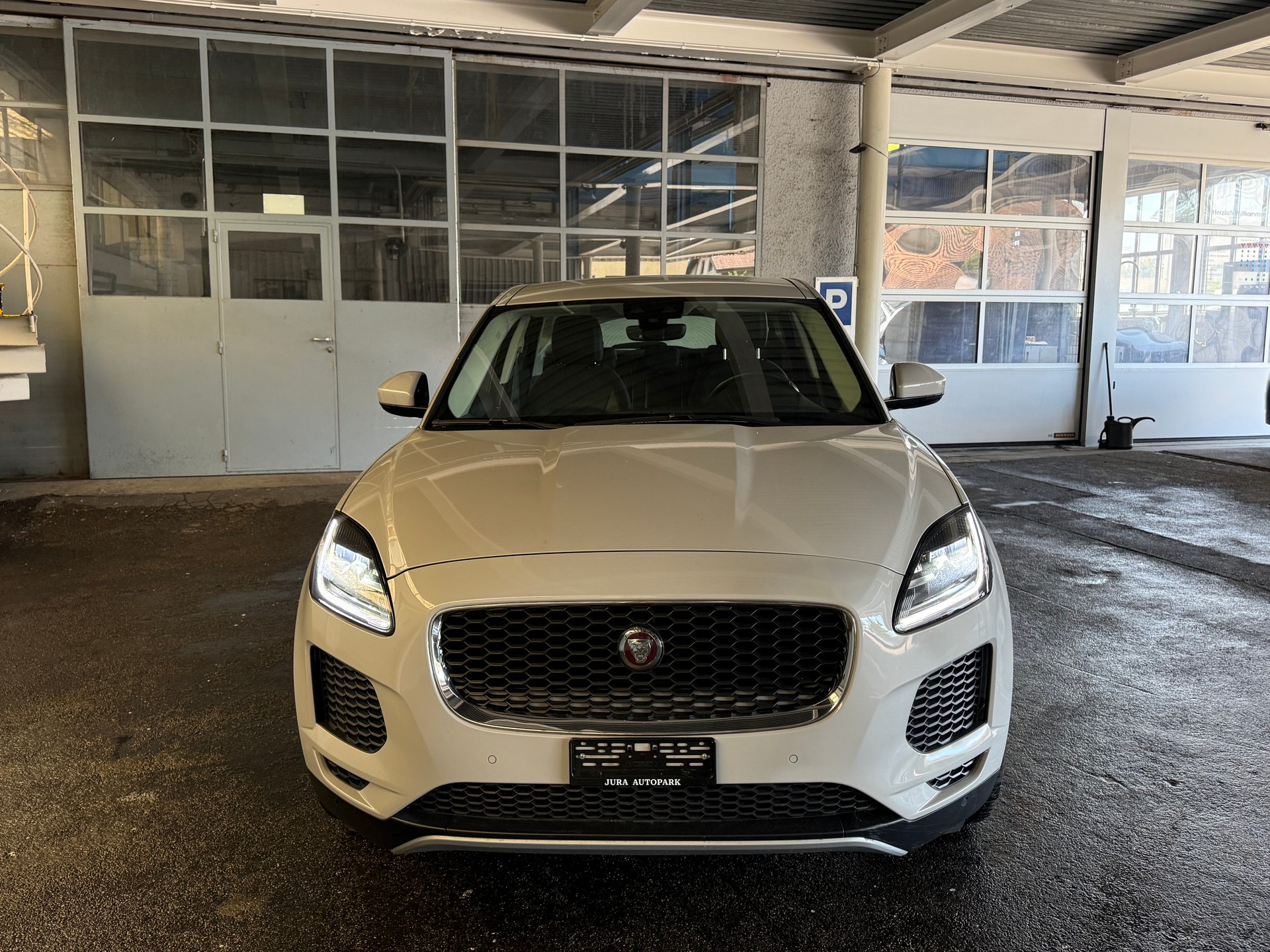 JAGUAR E-Pace 2.0d D150 AWD Automatik-image-2