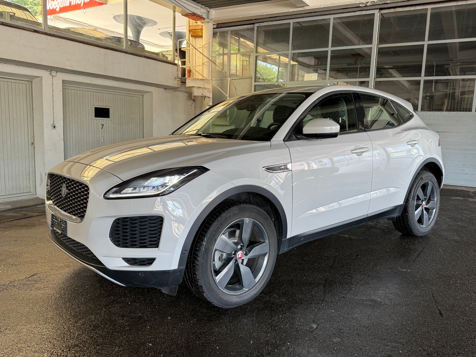 JAGUAR E-Pace 2.0d D150 AWD Automatik-image-0