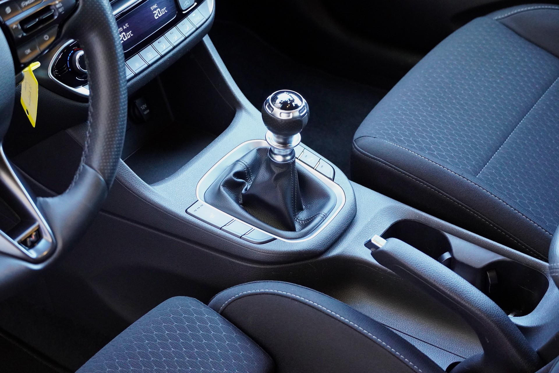 HYUNDAI i30 Fastback 1.4 T-GDi N-Line-image-11