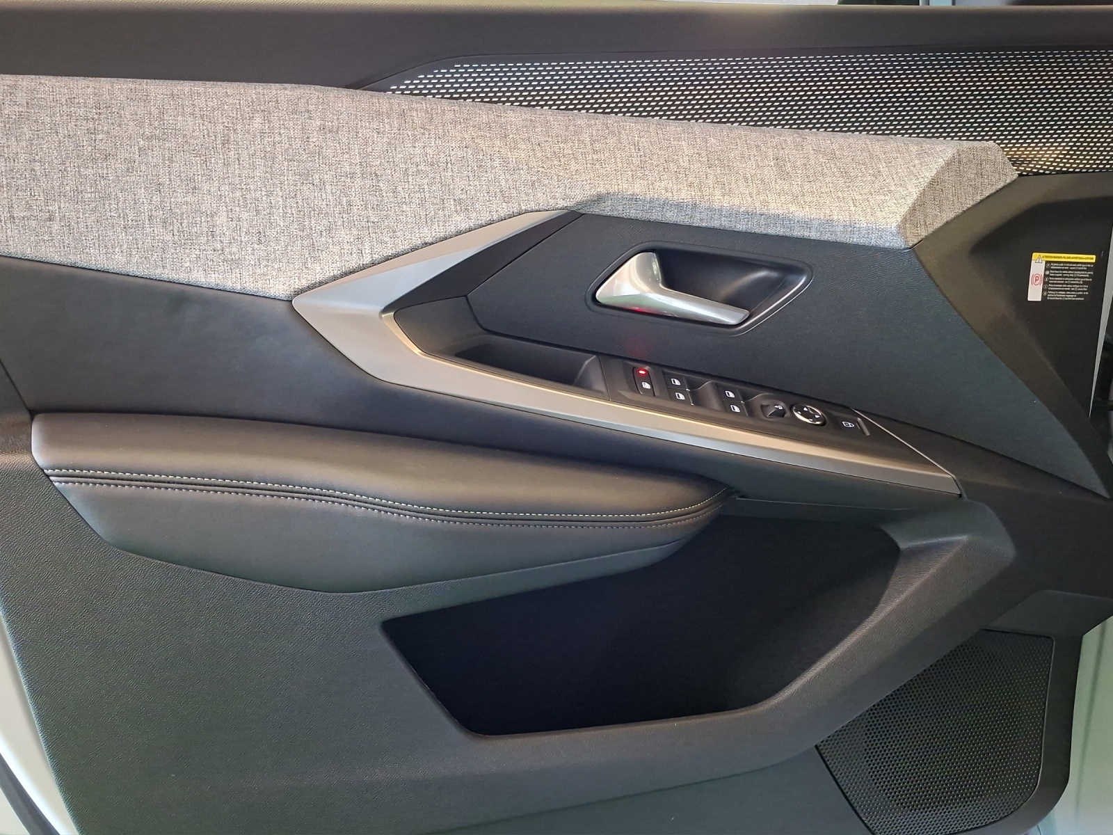 PEUGEOT 5008 long range e-GT Exclusive 96.9kWh-image-12