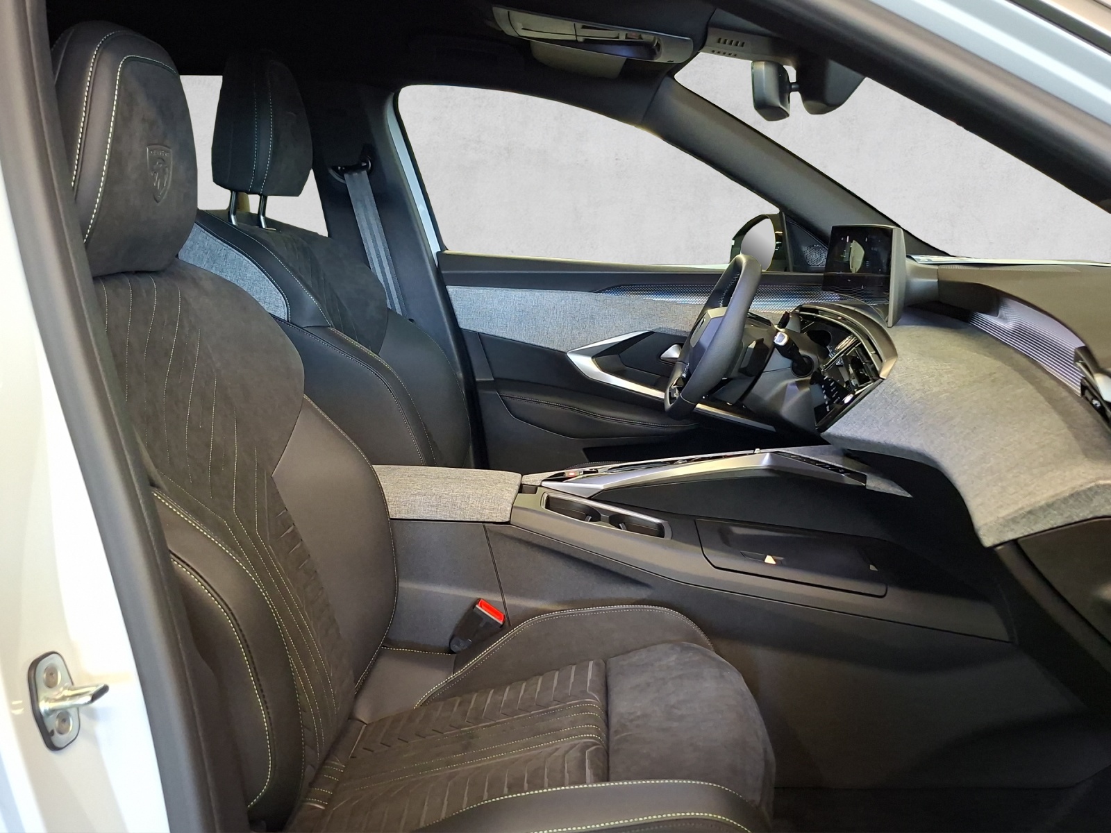 PEUGEOT 5008 long range e-GT Exclusive 96.9kWh-image-11