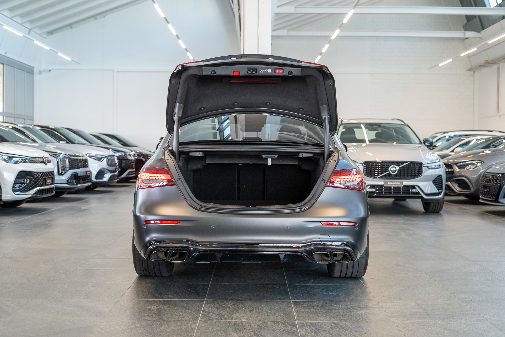 MERCEDES-BENZ E 63 S AMG 4matic+ / Panorama-Schiebedach / Head-Up Display / Burmester Sound-image-5