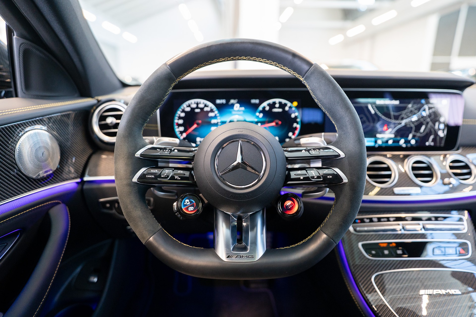 MERCEDES-BENZ E 63 S AMG 4matic+ / Panorama-Schiebedach / Head-Up Display / Burmester Sound-image-19