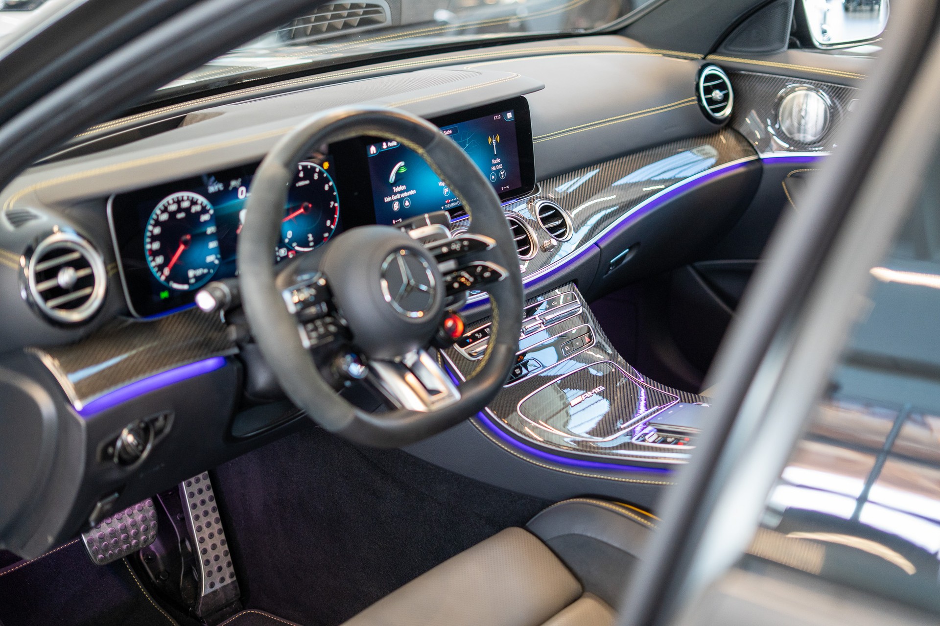 MERCEDES-BENZ E 63 S AMG 4matic+ / Panorama-Schiebedach / Head-Up Display / Burmester Sound-image-11