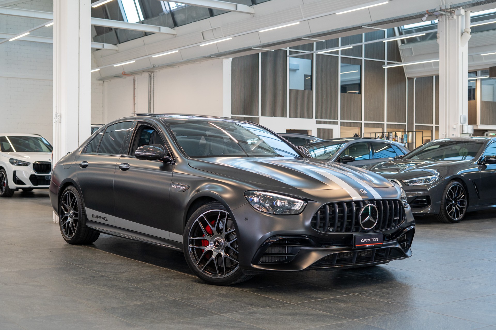 MERCEDES-BENZ E 63 S AMG 4matic+ / Panorama-Schiebedach / Head-Up Display / Burmester Sound-image-2