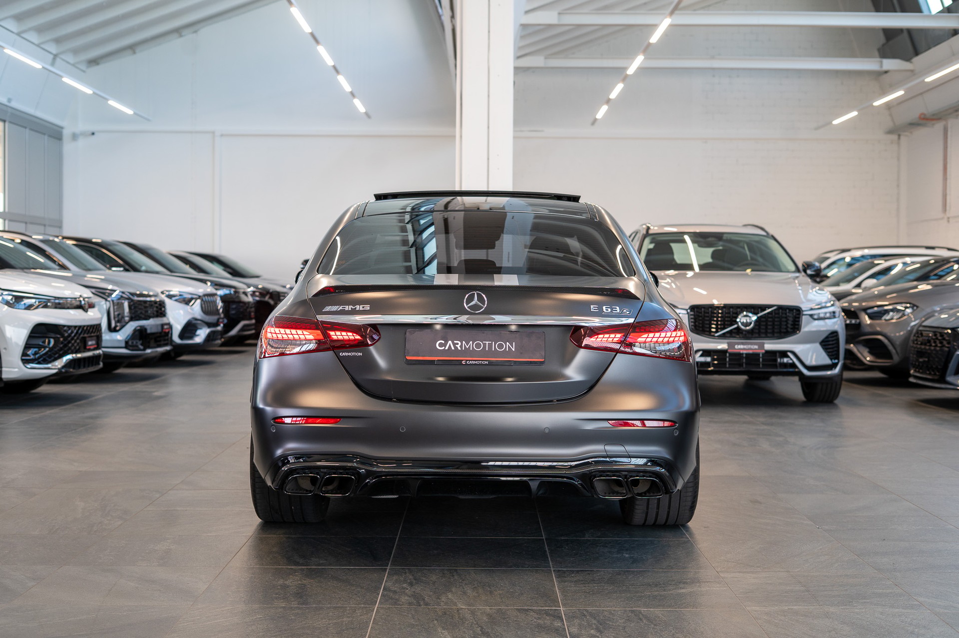 MERCEDES-BENZ E 63 S AMG 4matic+ / Panorama-Schiebedach / Head-Up Display / Burmester Sound-image-4
