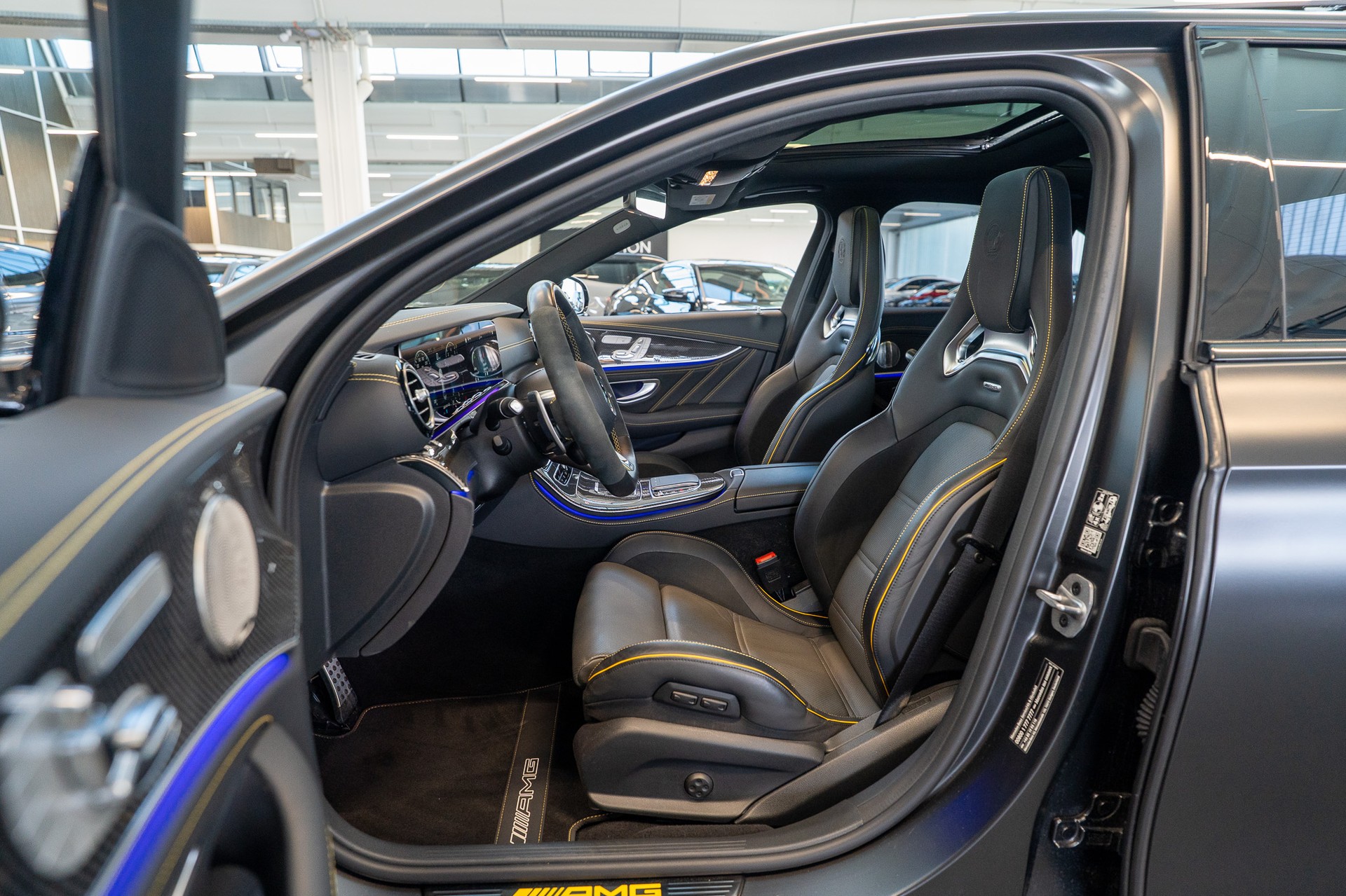 MERCEDES-BENZ E 63 S AMG 4matic+ / Panorama-Schiebedach / Head-Up Display / Burmester Sound-image-12