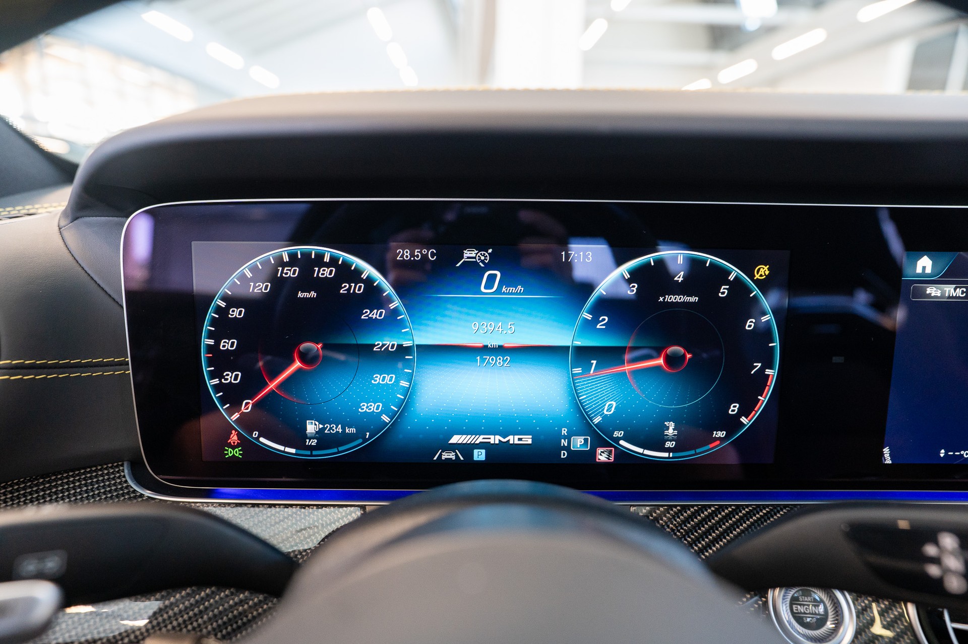 MERCEDES-BENZ E 63 S AMG 4matic+ / Panorama-Schiebedach / Head-Up Display / Burmester Sound-image-23