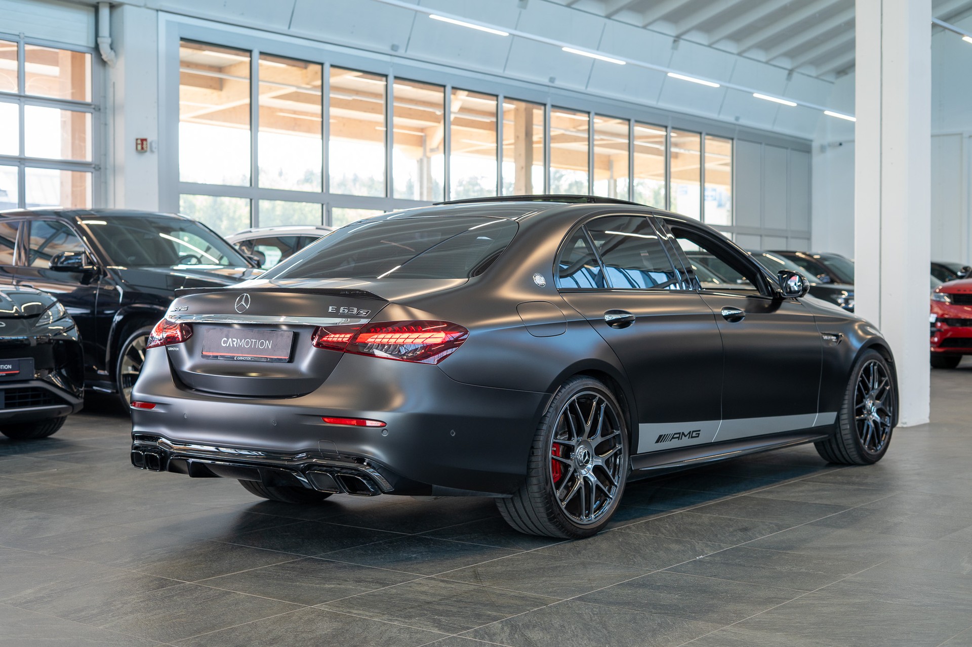 MERCEDES-BENZ E 63 S AMG 4matic+ / Panorama-Schiebedach / Head-Up Display / Burmester Sound-image-6