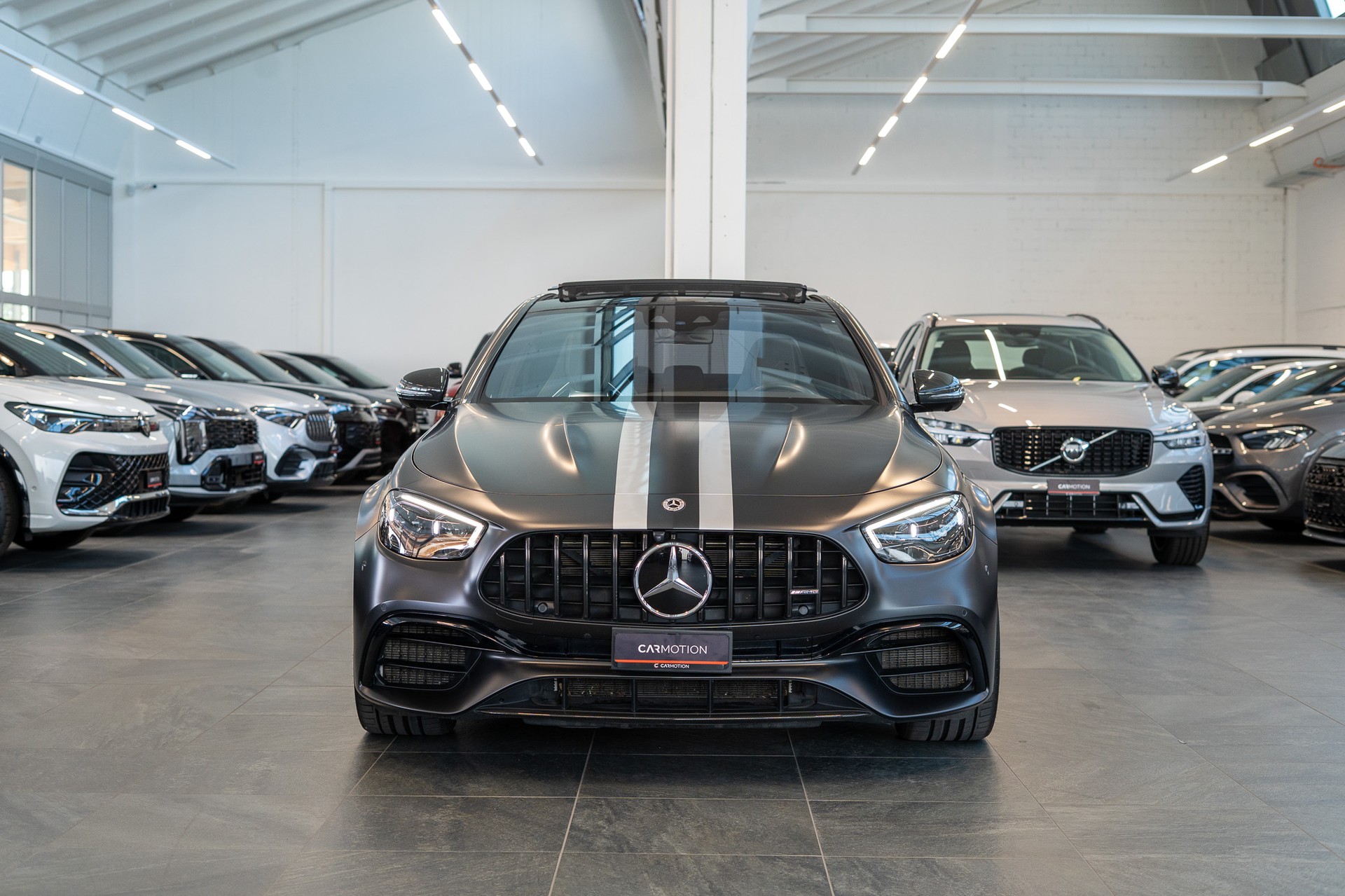 MERCEDES-BENZ E 63 S AMG 4matic+ / Panorama-Schiebedach / Head-Up Display / Burmester Sound-image-1