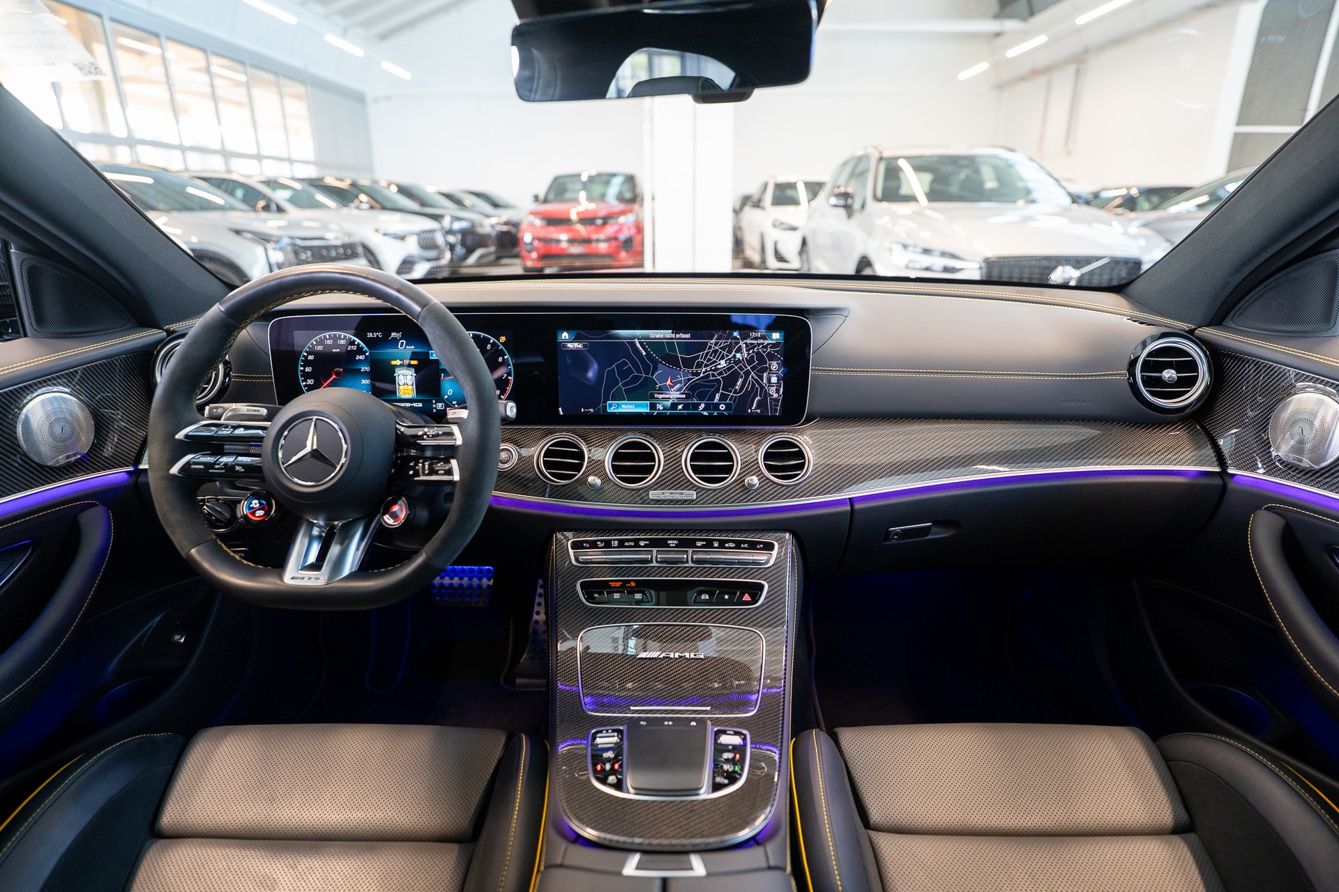 MERCEDES-BENZ E 63 S AMG 4matic+ / Panorama-Schiebedach / Head-Up Display / Burmester Sound-image-18
