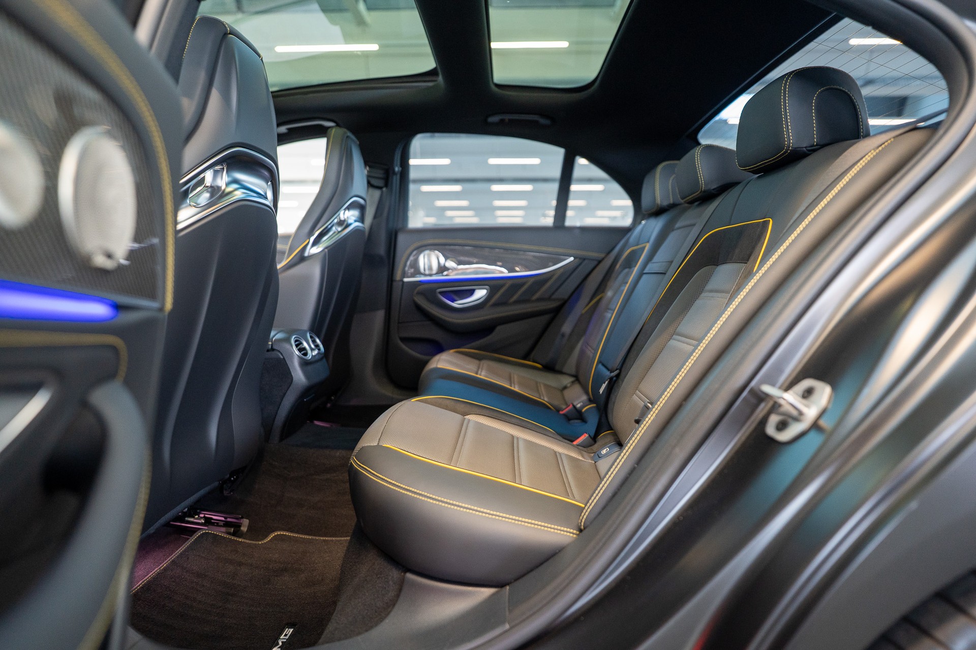 MERCEDES-BENZ E 63 S AMG 4matic+ / Panorama-Schiebedach / Head-Up Display / Burmester Sound-image-14