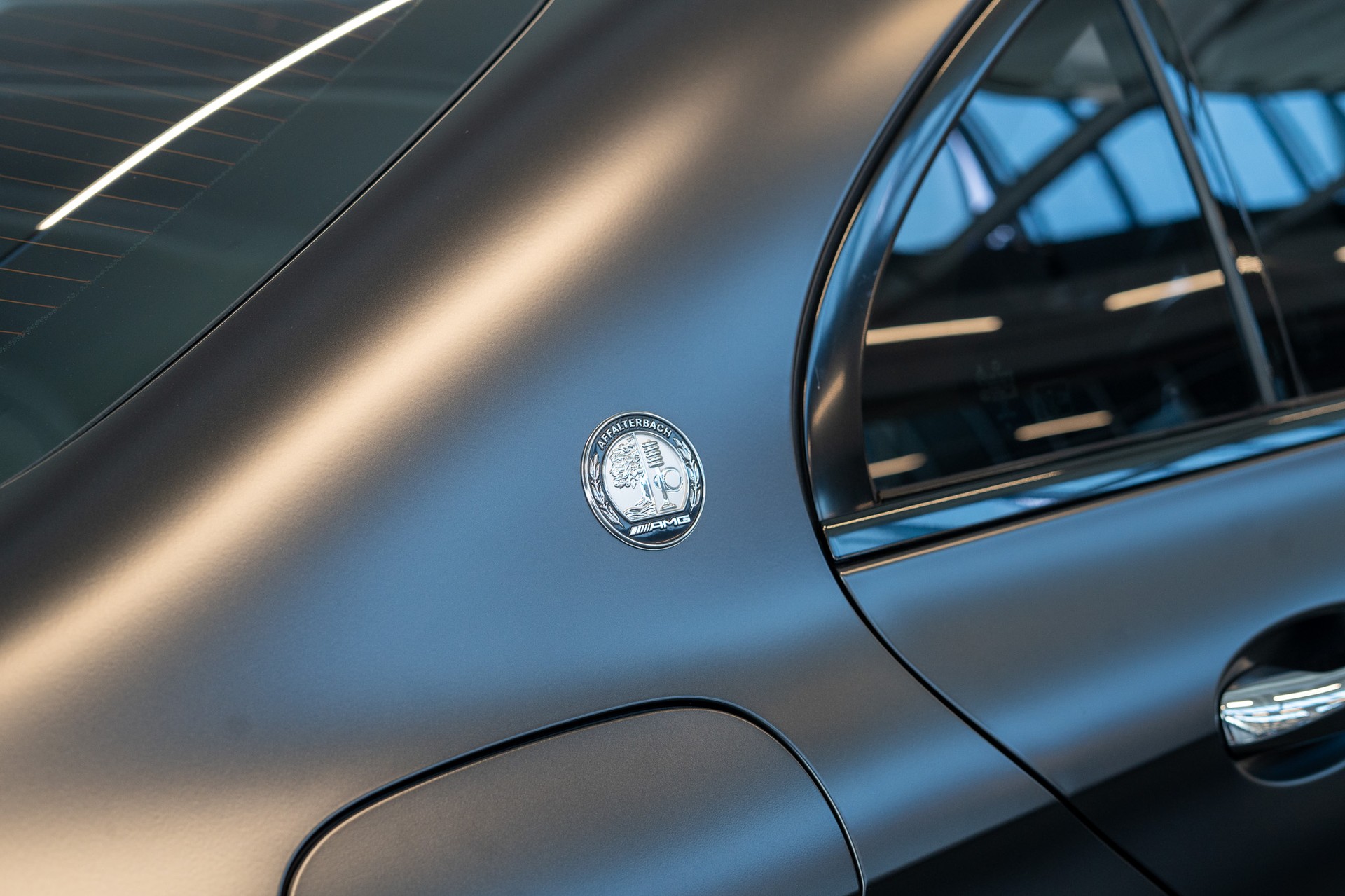 MERCEDES-BENZ E 63 S AMG 4matic+ / Panorama-Schiebedach / Head-Up Display / Burmester Sound-image-7