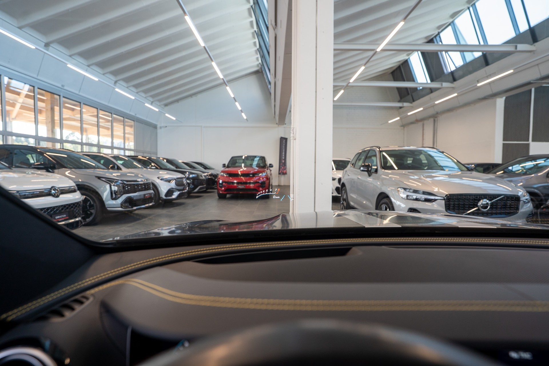MERCEDES-BENZ E 63 S AMG 4matic+ / Panorama-Schiebedach / Head-Up Display / Burmester Sound-image-24