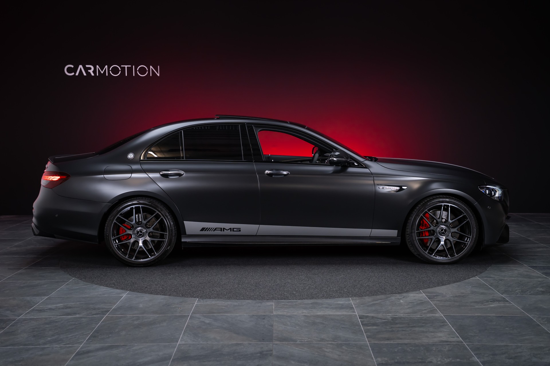 MERCEDES-BENZ E 63 S AMG 4matic+ / Final Edition 1 of 999 / Panorama-Schiebedach / Head-Up Display / Burmester-showroom-element-3
