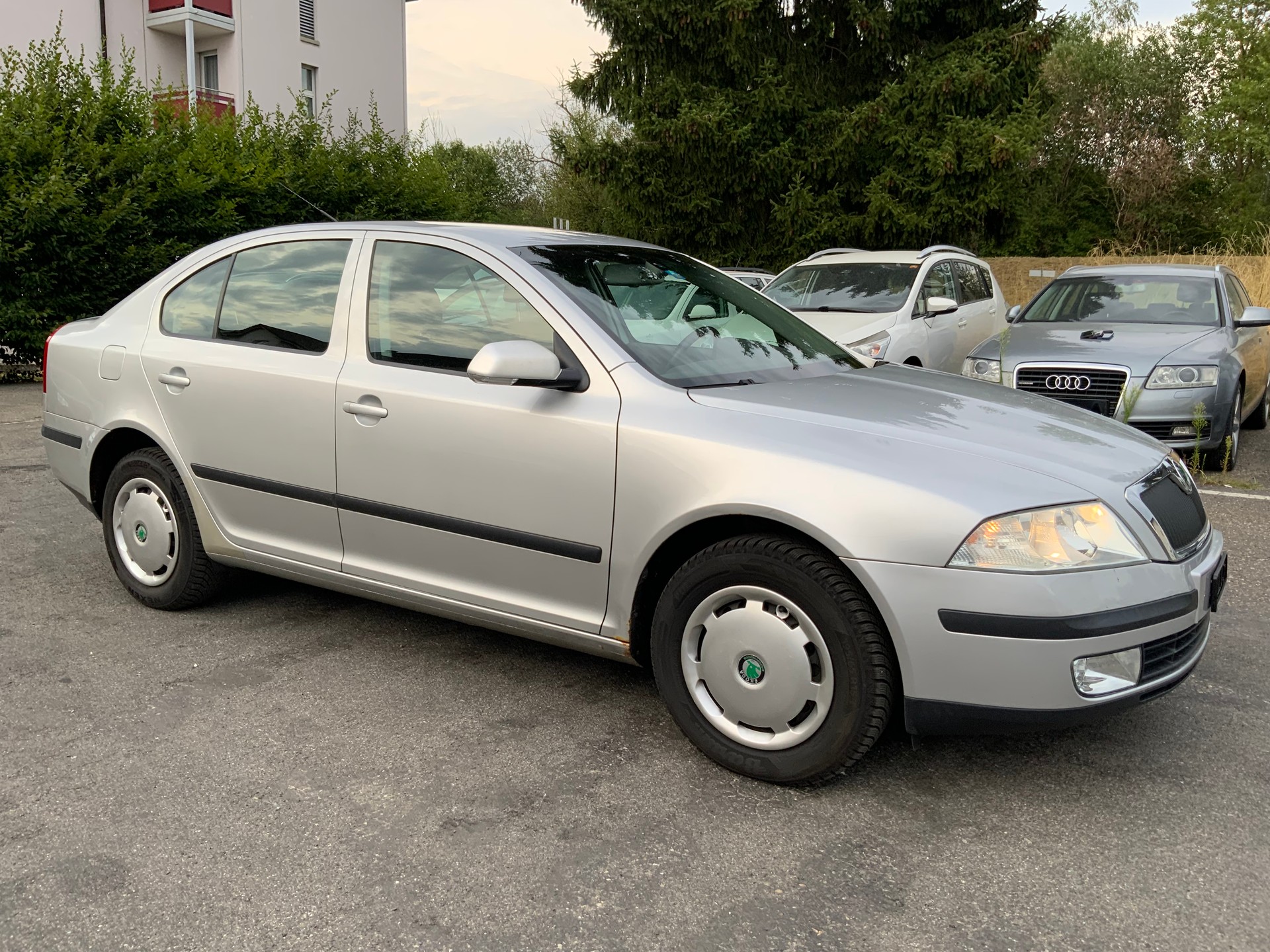 SKODA Octavia 1.6 FSI Elegance-image-2