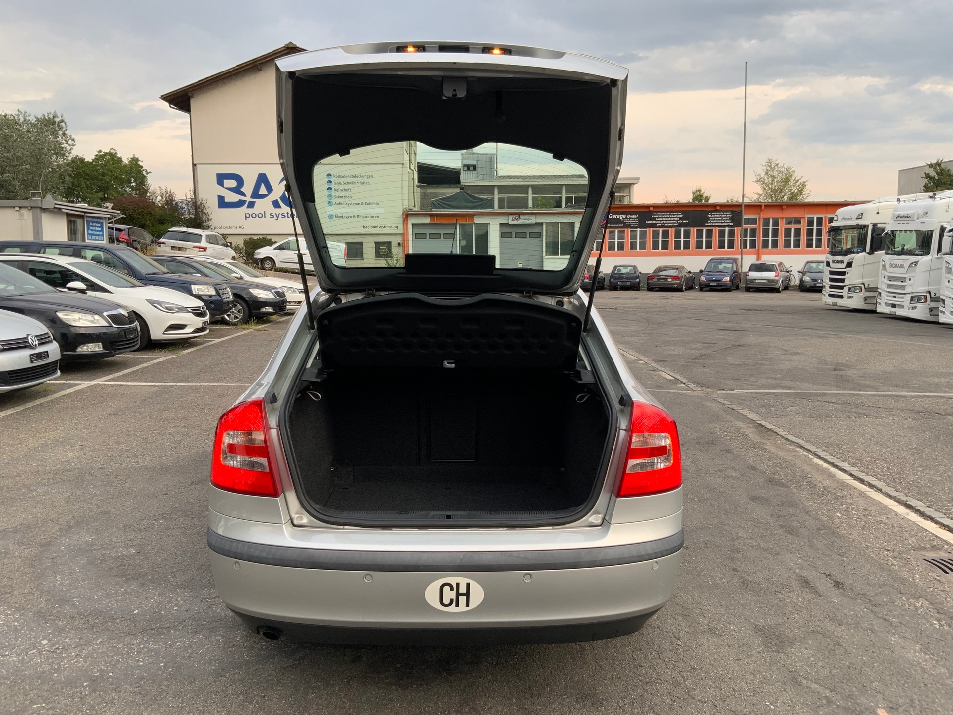SKODA Octavia 1.6 FSI Elegance-image-6