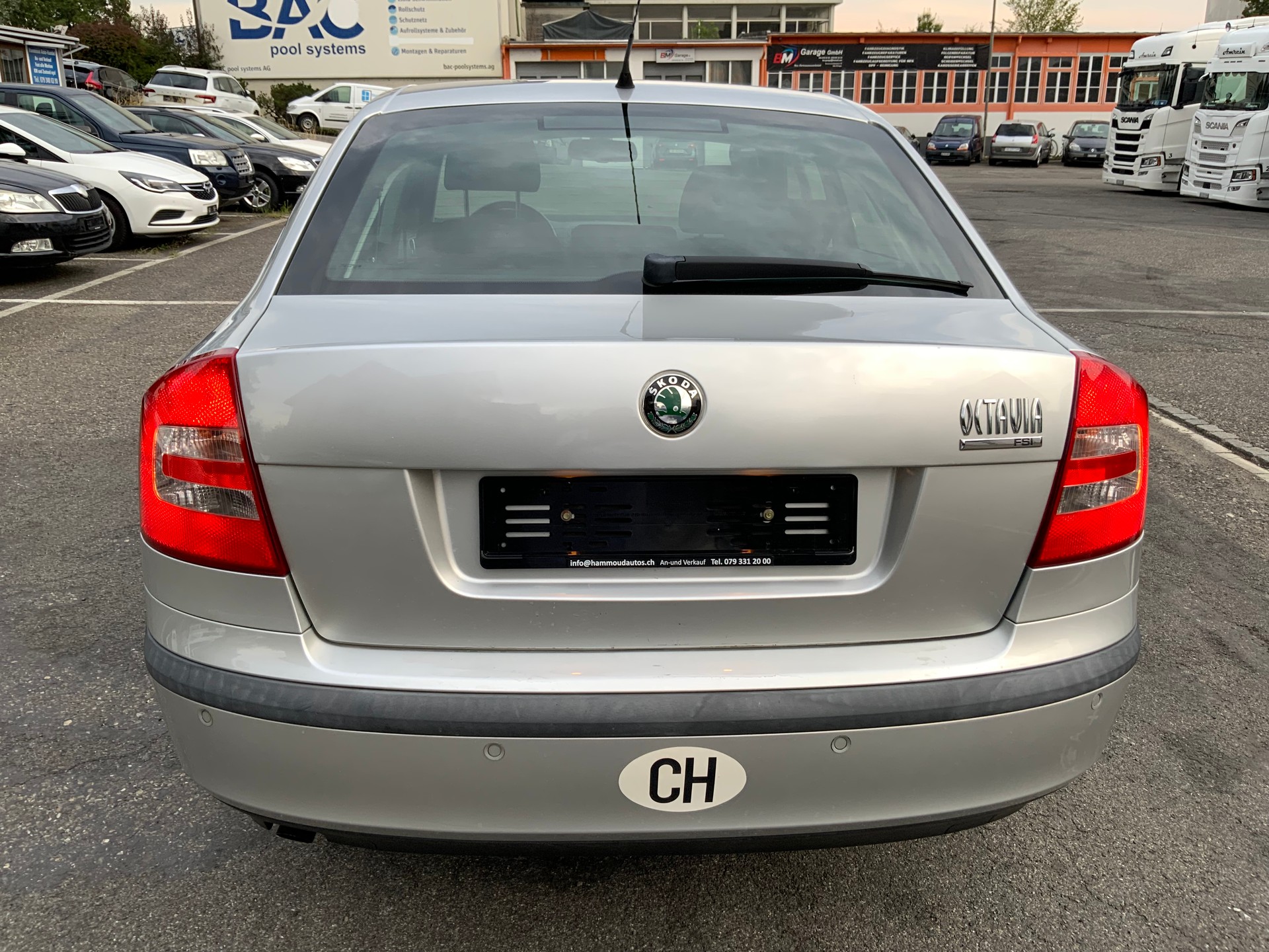 SKODA Octavia 1.6 FSI Elegance-image-5