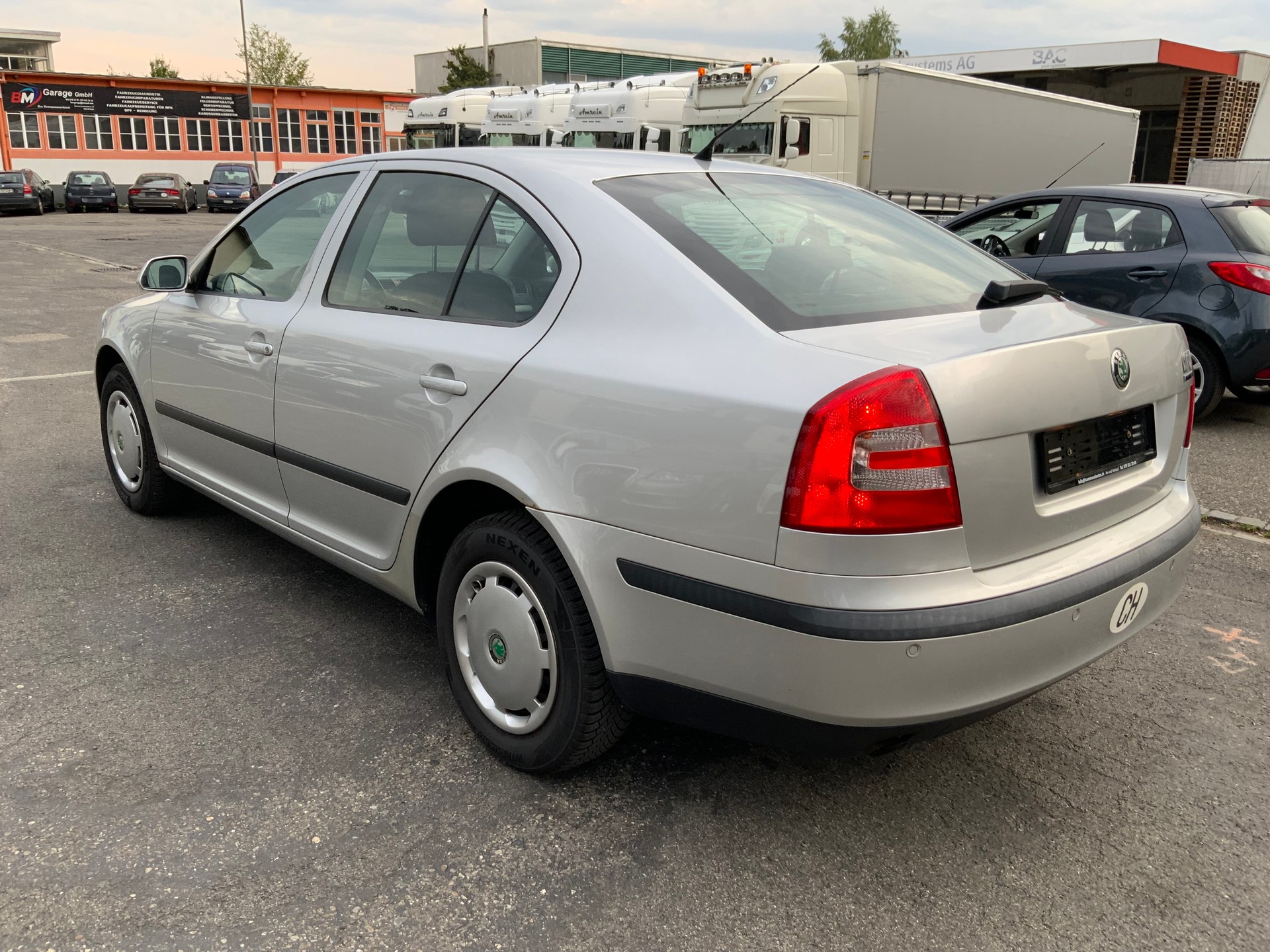 SKODA Octavia 1.6 FSI Elegance-image-4