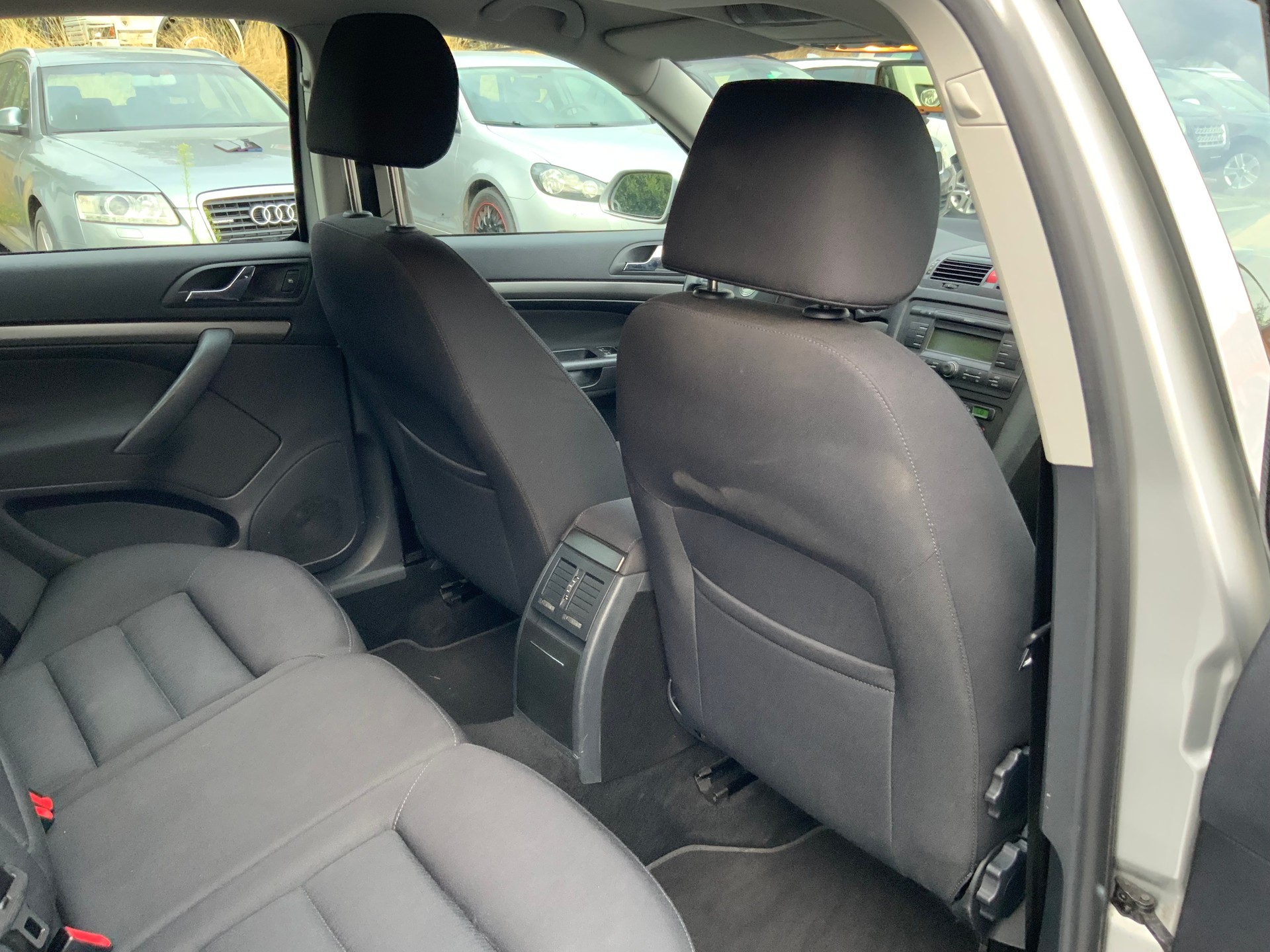 SKODA Octavia 1.6 FSI Elegance-image-10