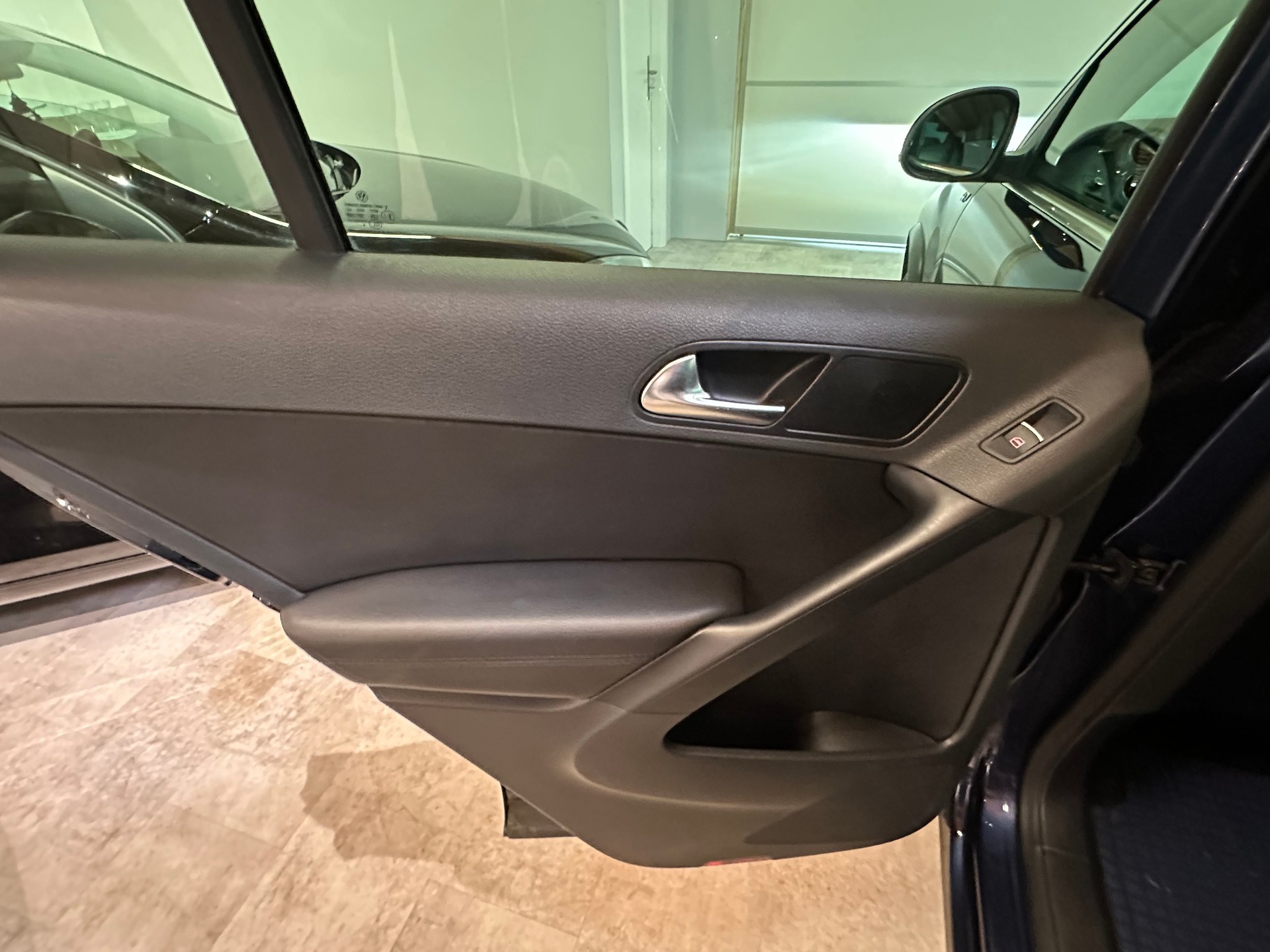 VW Tiguan 2.0 TSI R-Line Spezial-Edition DSG-image-22