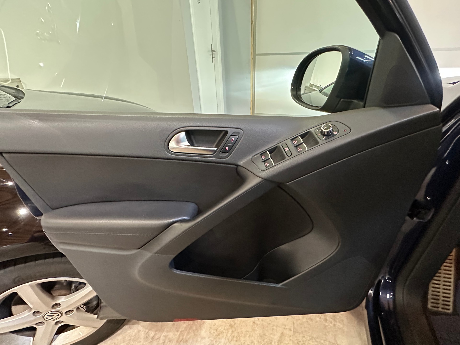 VW Tiguan 2.0 TSI R-Line Spezial-Edition DSG-image-12