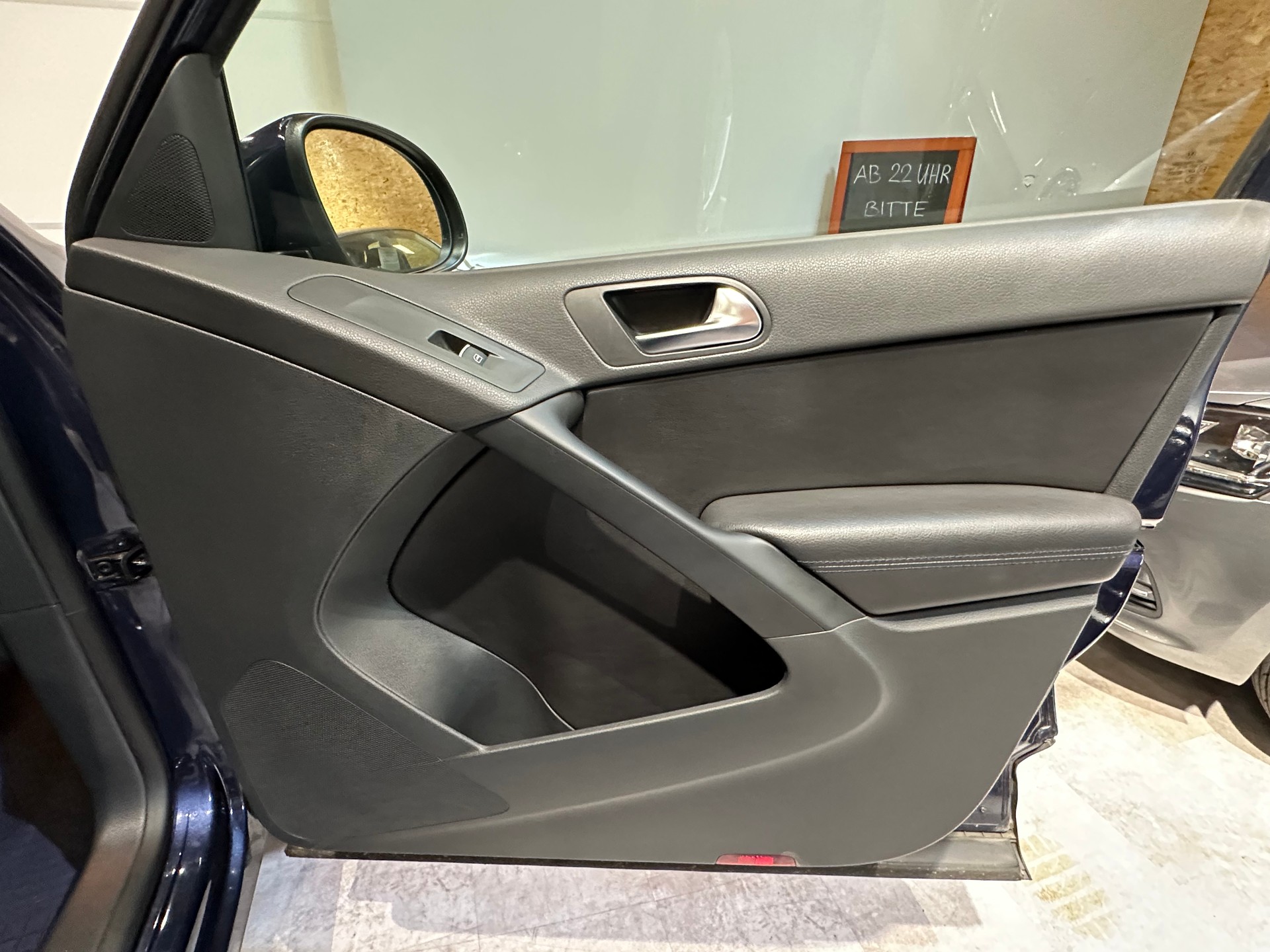 VW Tiguan 2.0 TSI R-Line Spezial-Edition DSG-image-19