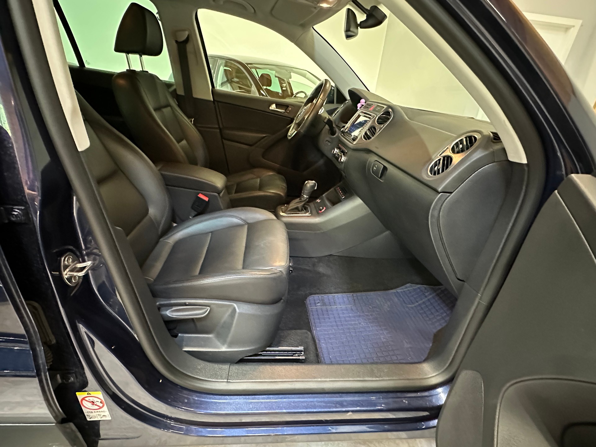 VW Tiguan 2.0 TSI R-Line Spezial-Edition DSG-image-17