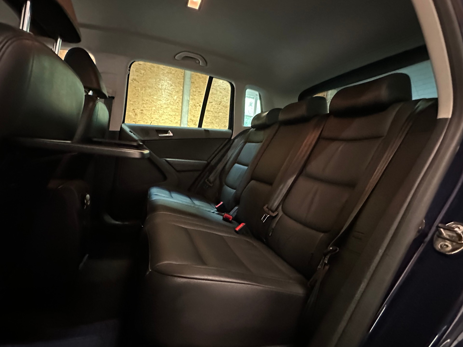 VW Tiguan 2.0 TSI R-Line Spezial-Edition DSG-image-21