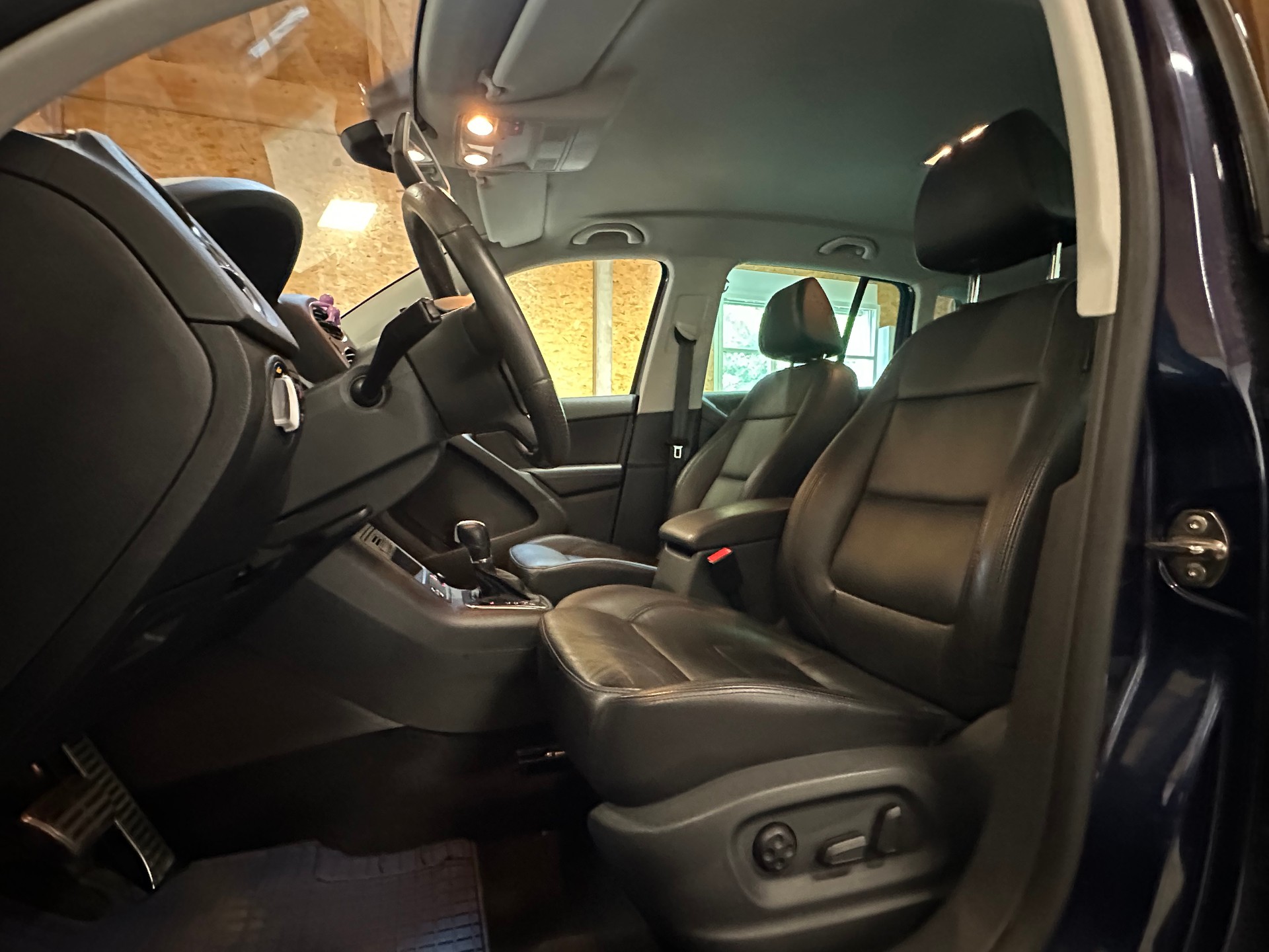 VW Tiguan 2.0 TSI R-Line Spezial-Edition DSG-image-11
