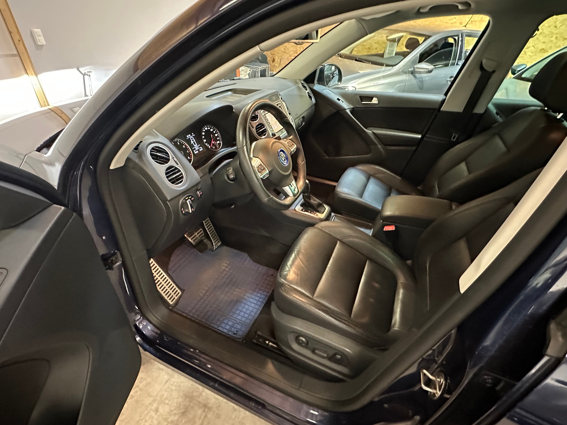 VW Tiguan 2.0 TSI R-Line Spezial-Edition DSG-image-10