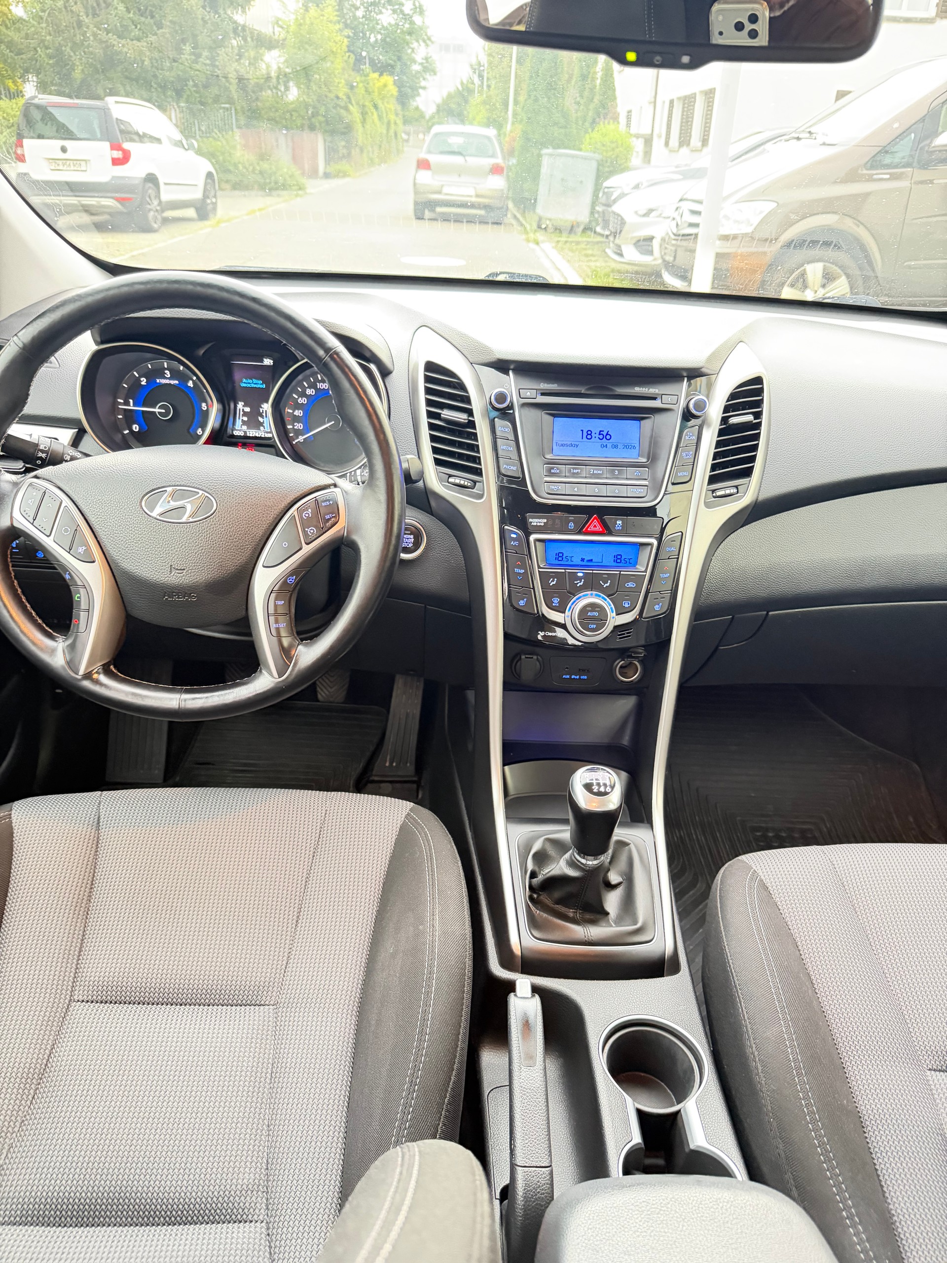 HYUNDAI i30 1.6 CRDi Premium/ FRISCH AB MFK & SERVICE-image-9