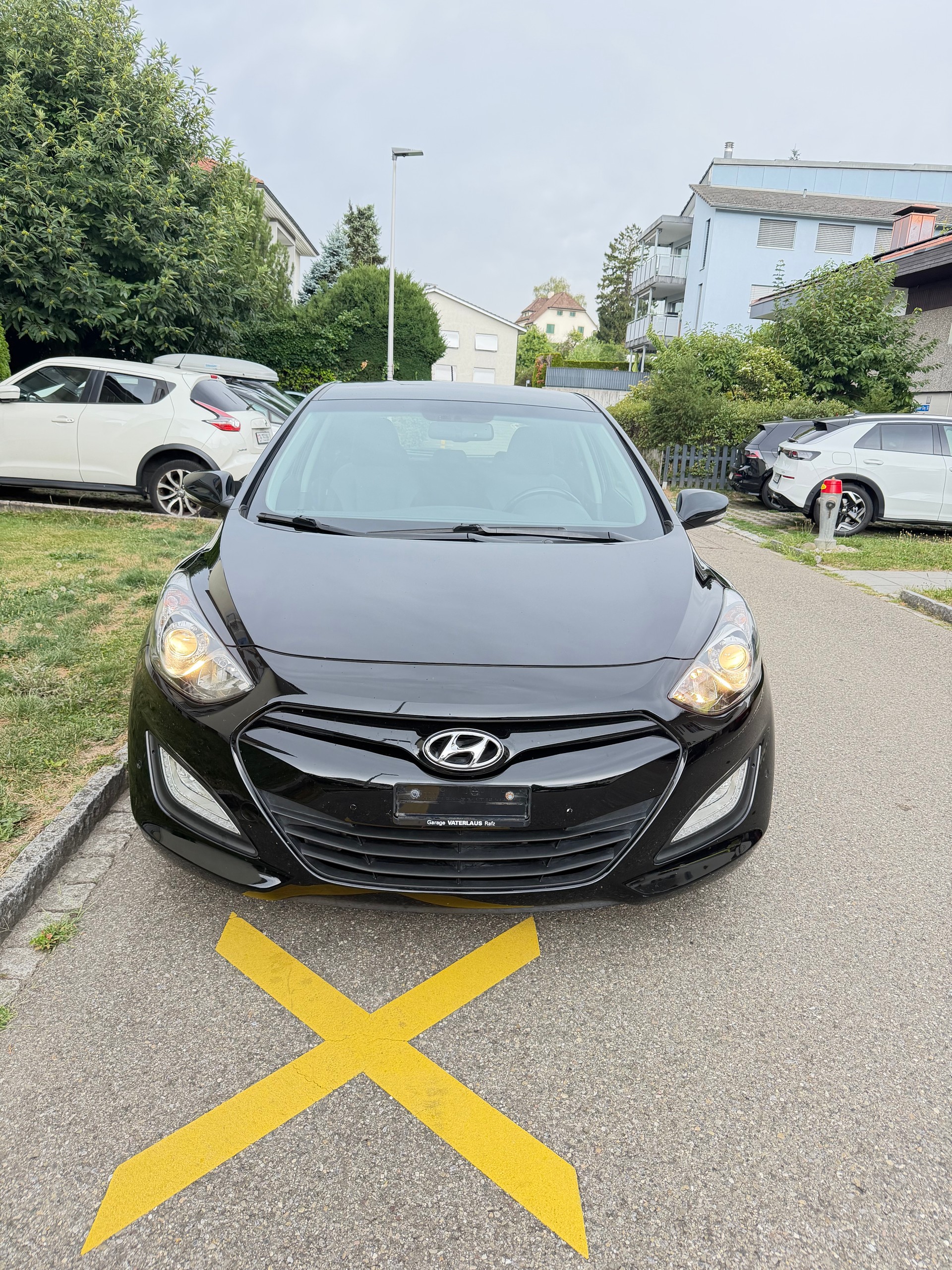 HYUNDAI i30 1.6 CRDi Premium/ FRISCH AB MFK & SERVICE-image-0