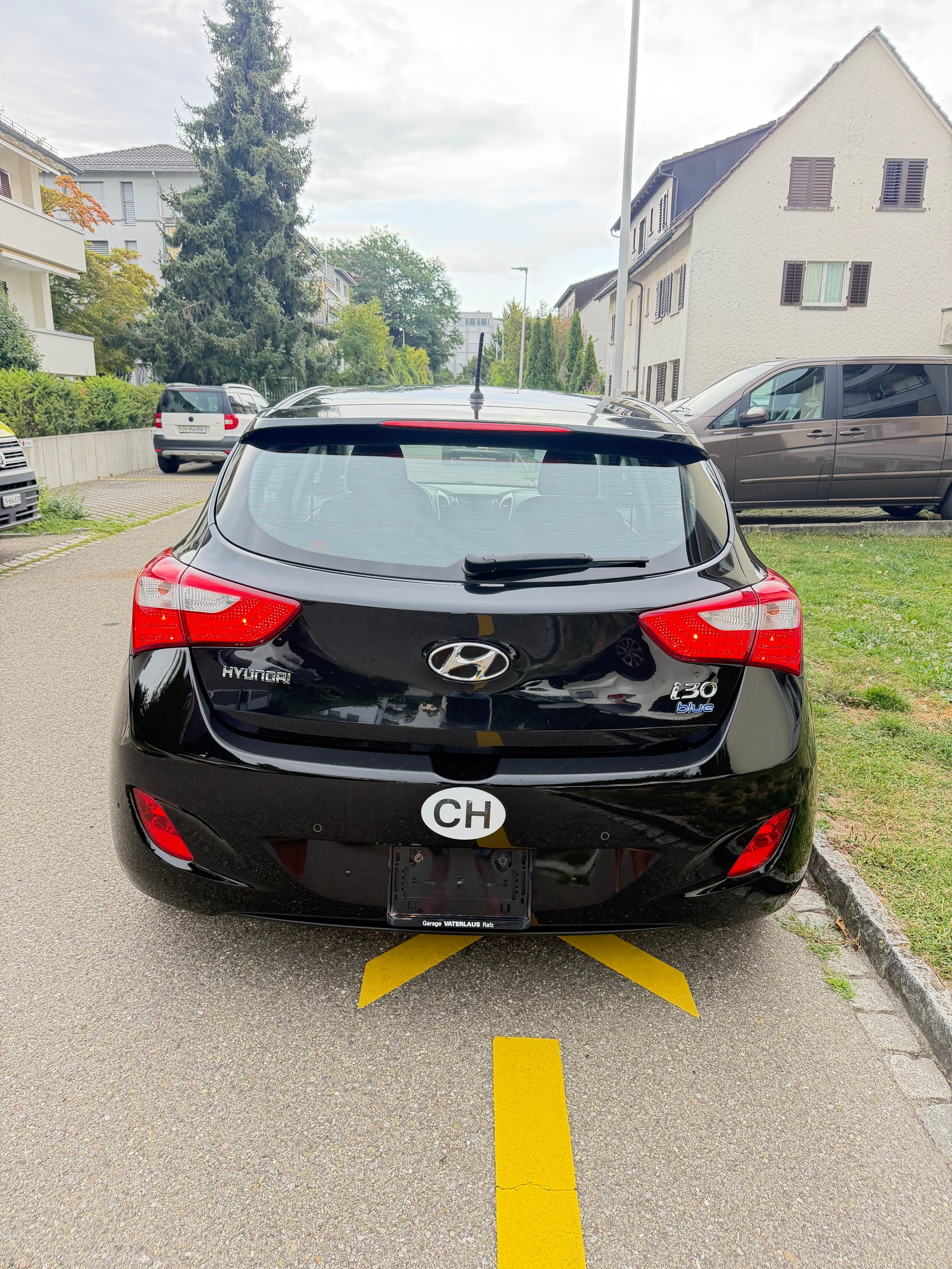 HYUNDAI i30 1.6 CRDi Premium/ FRISCH AB MFK & SERVICE-image-4