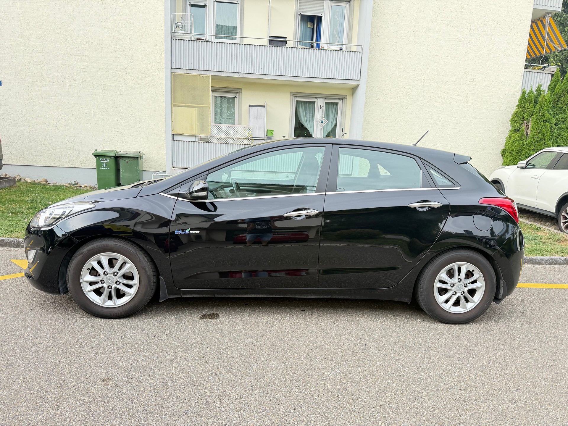 HYUNDAI i30 1.6 CRDi Premium/ FRISCH AB MFK & SERVICE-image-2