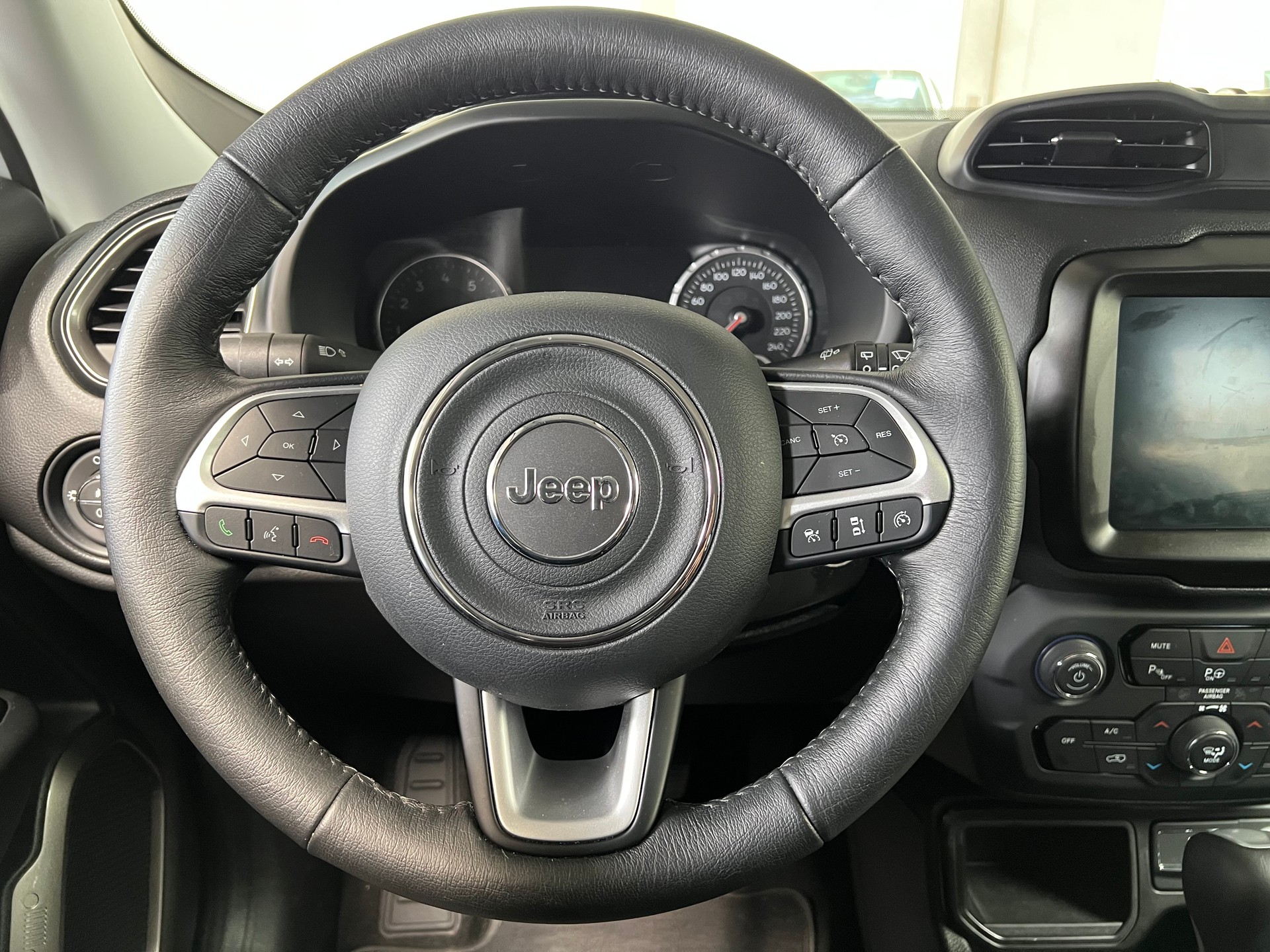 JEEP Renegade 1.5 MHEV Swiss Limited-image-8