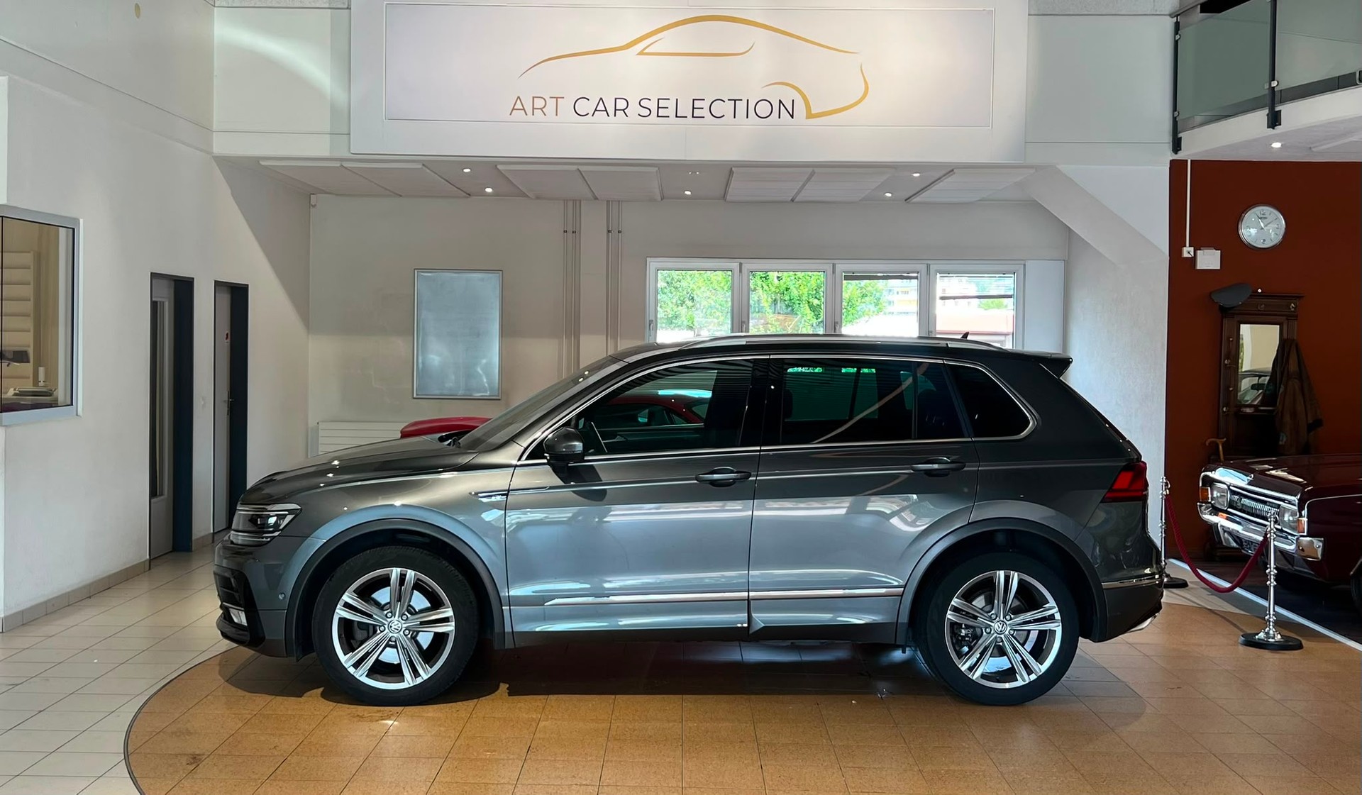 VW Tiguan R-Line 2.0TSI Highline 4Motion DSG-image-1