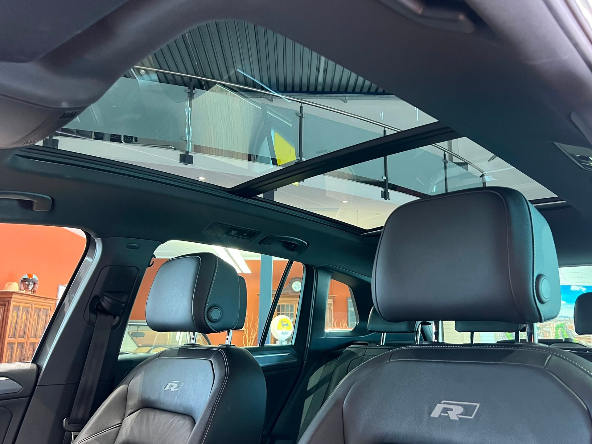 VW Tiguan R-Line 2.0TSI Highline 4Motion DSG-image-10