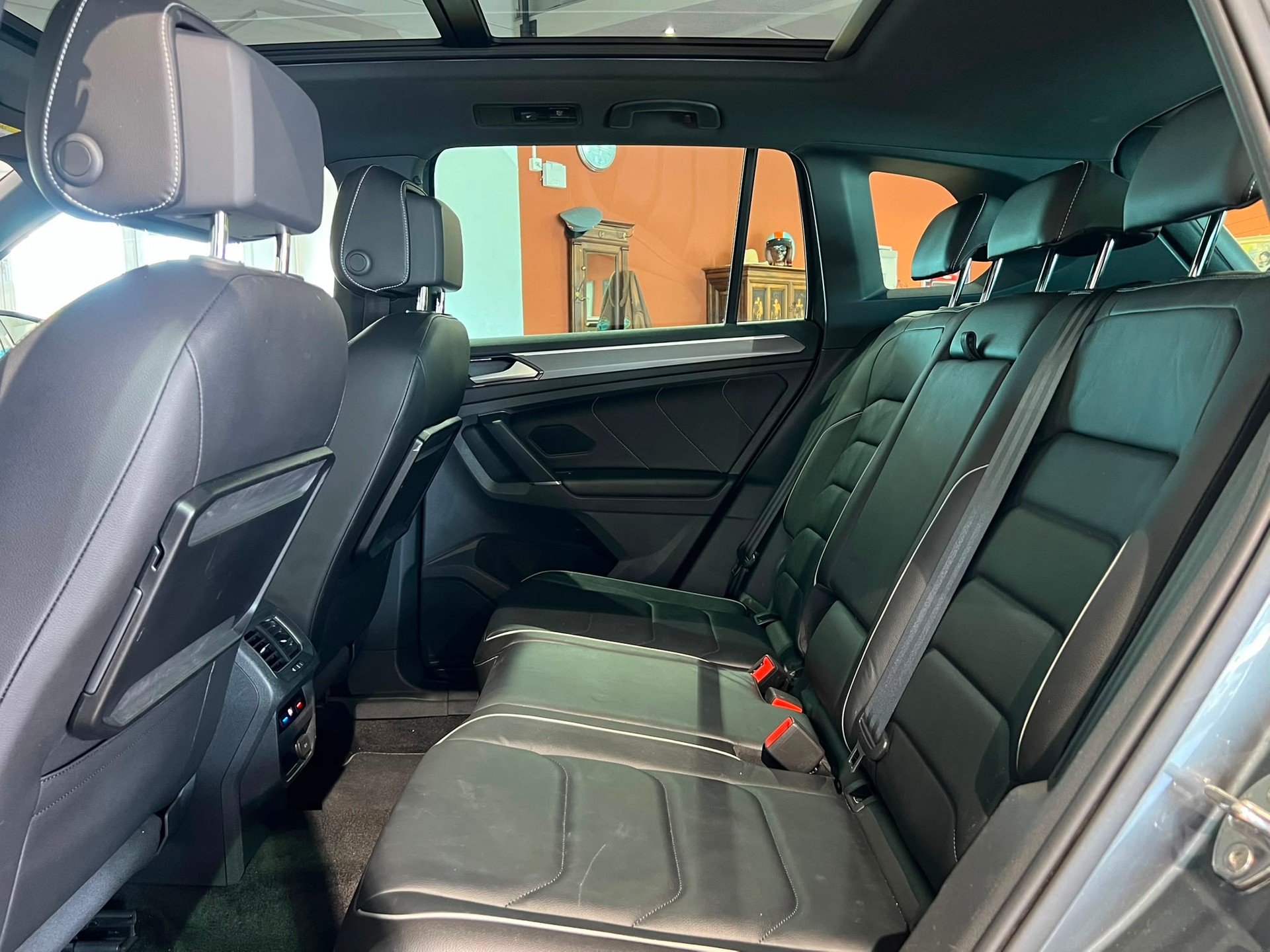 VW Tiguan R-Line 2.0TSI Highline 4Motion DSG-image-15