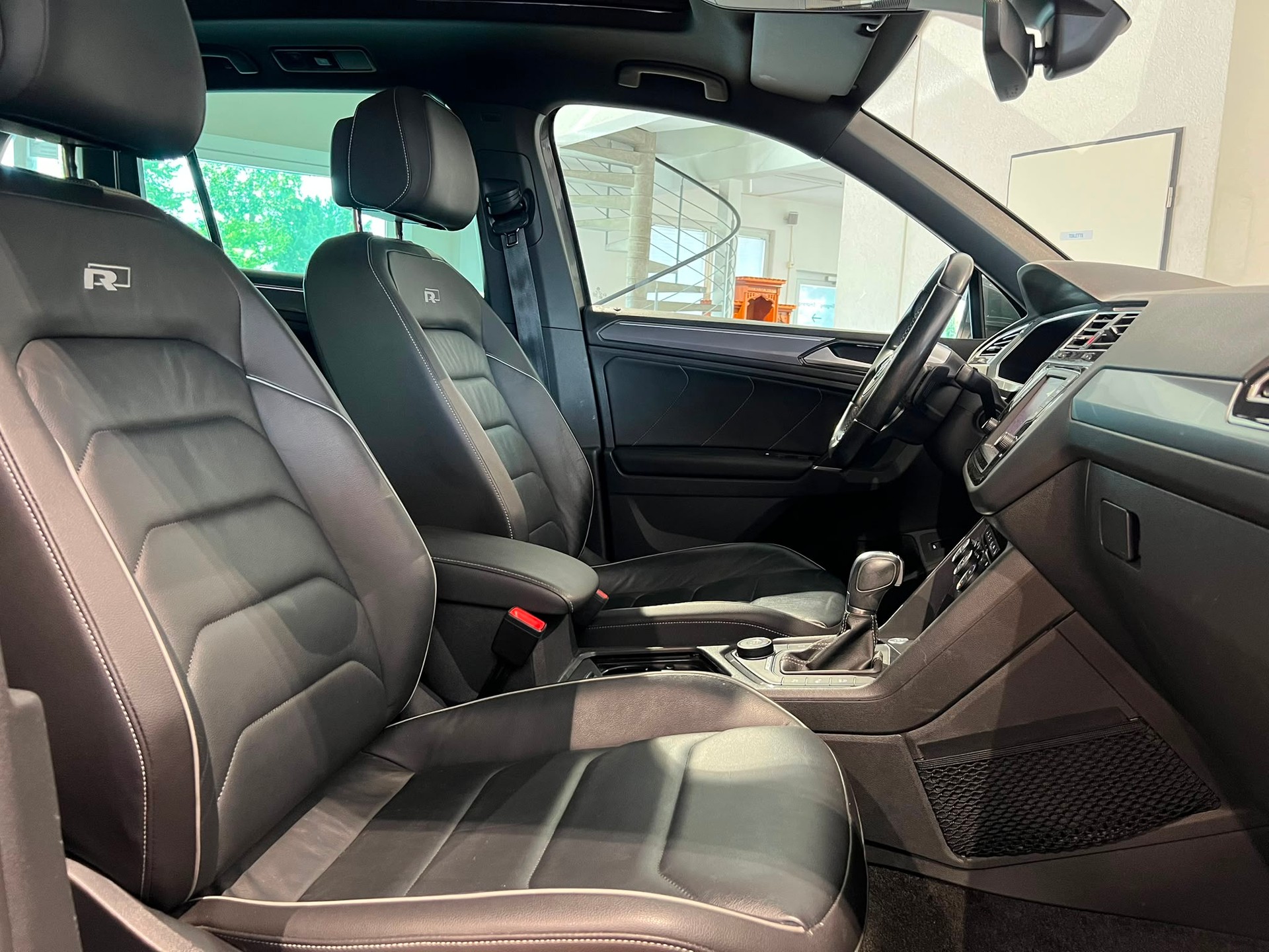 VW Tiguan R-Line 2.0TSI Highline 4Motion DSG-image-8
