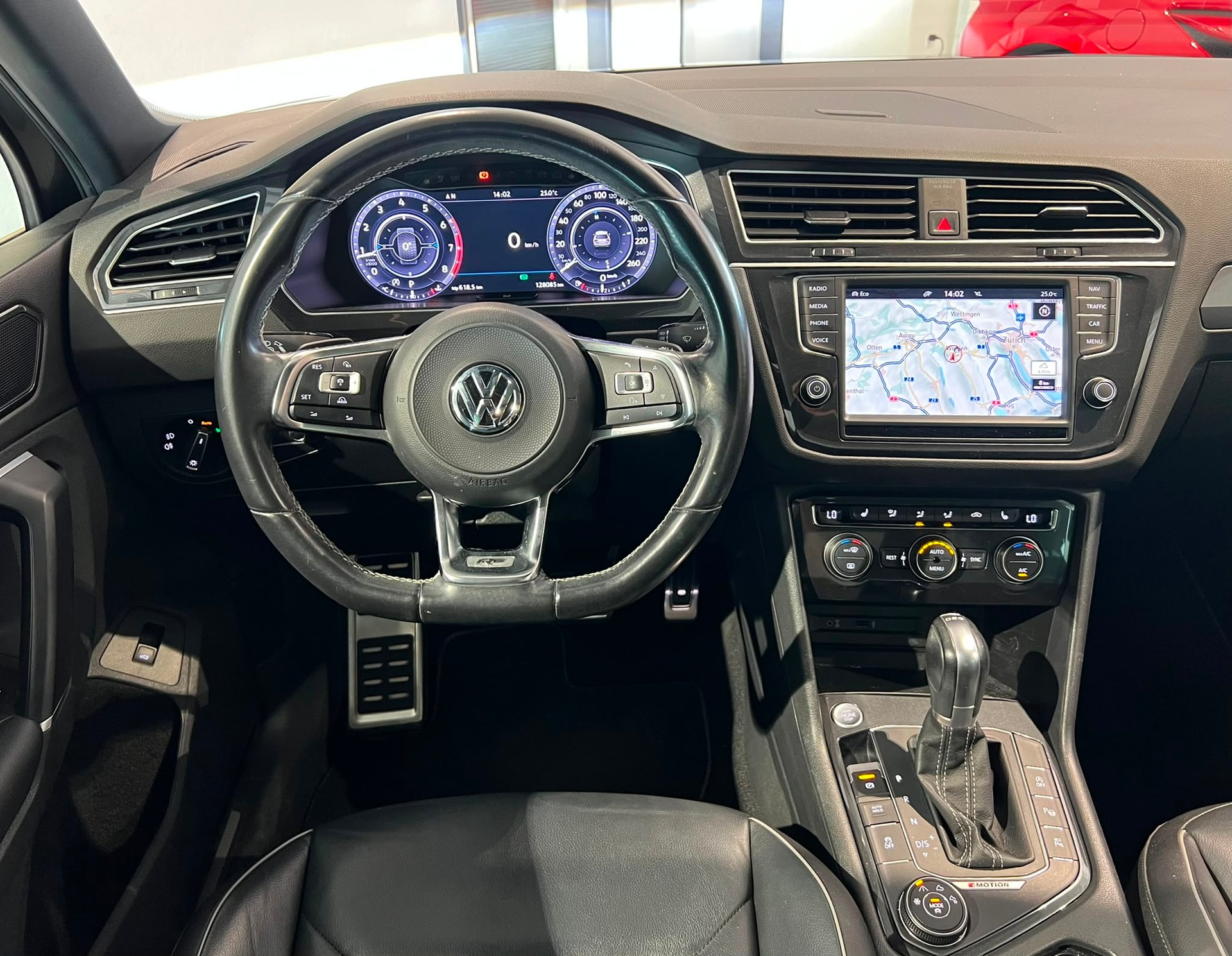 VW Tiguan R-Line 2.0TSI Highline 4Motion DSG-image-7