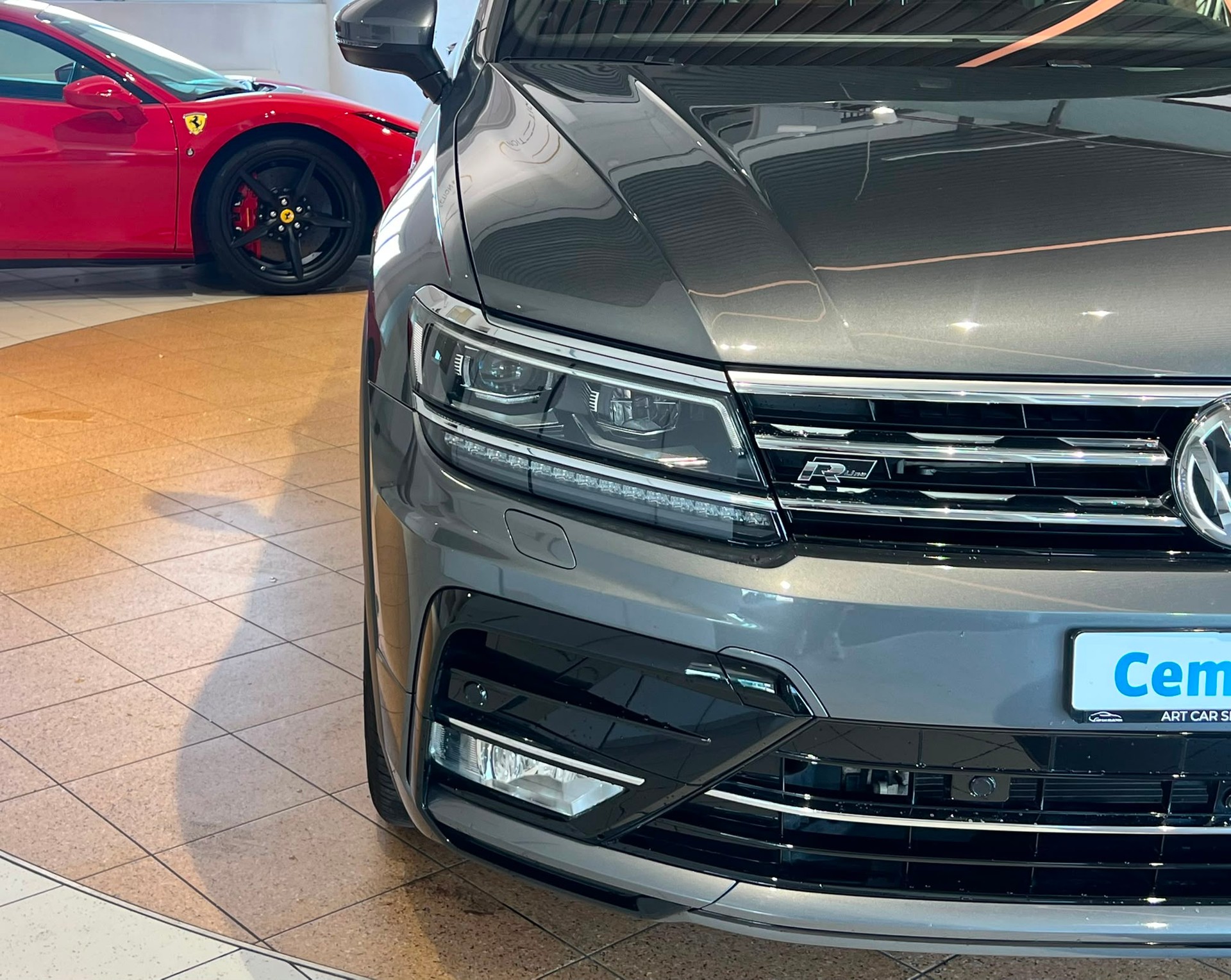 VW Tiguan R-Line 2.0TSI Highline 4Motion DSG-image-3